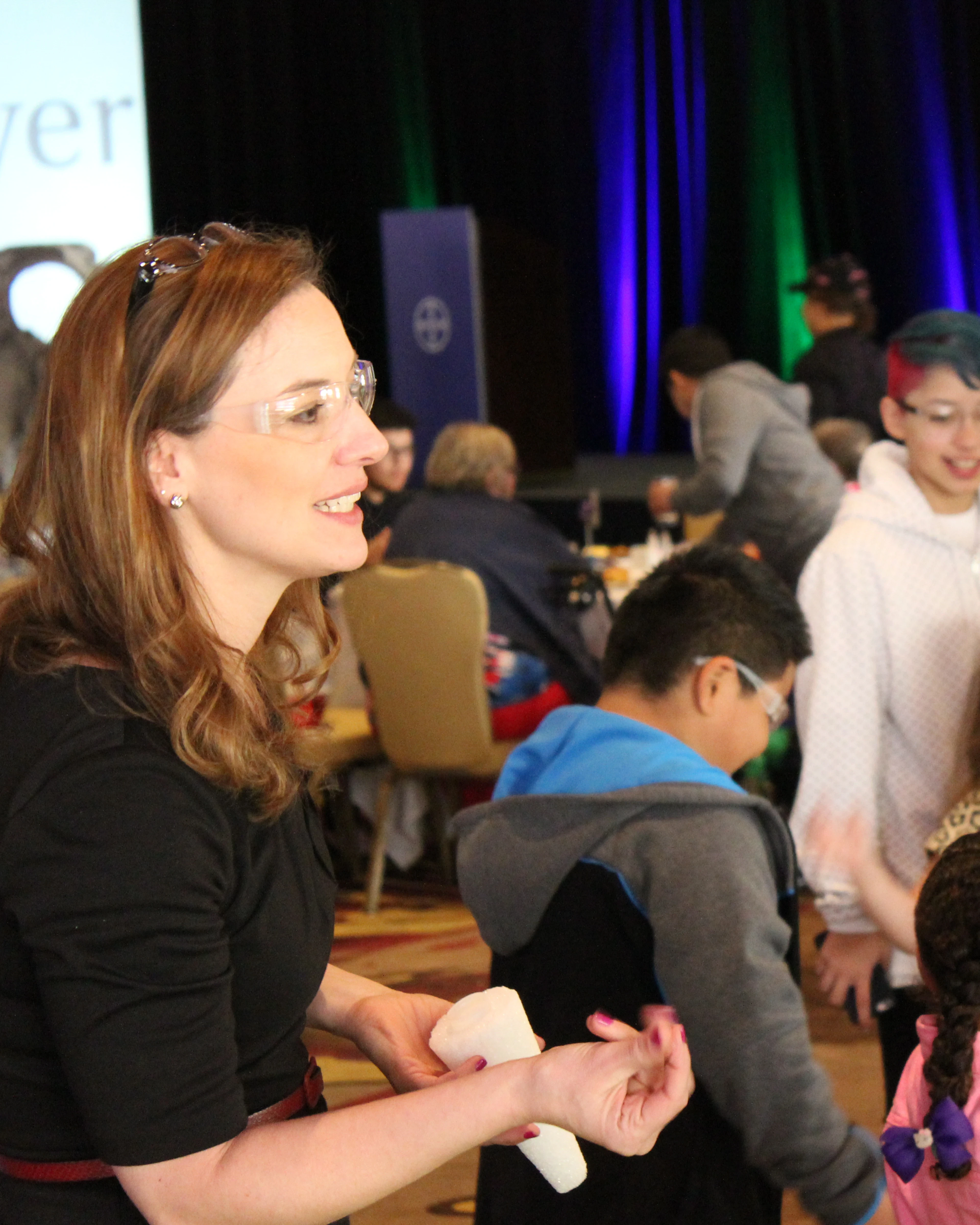 A scientist guides children at Bayer's breakfast symposium during HFA 2016