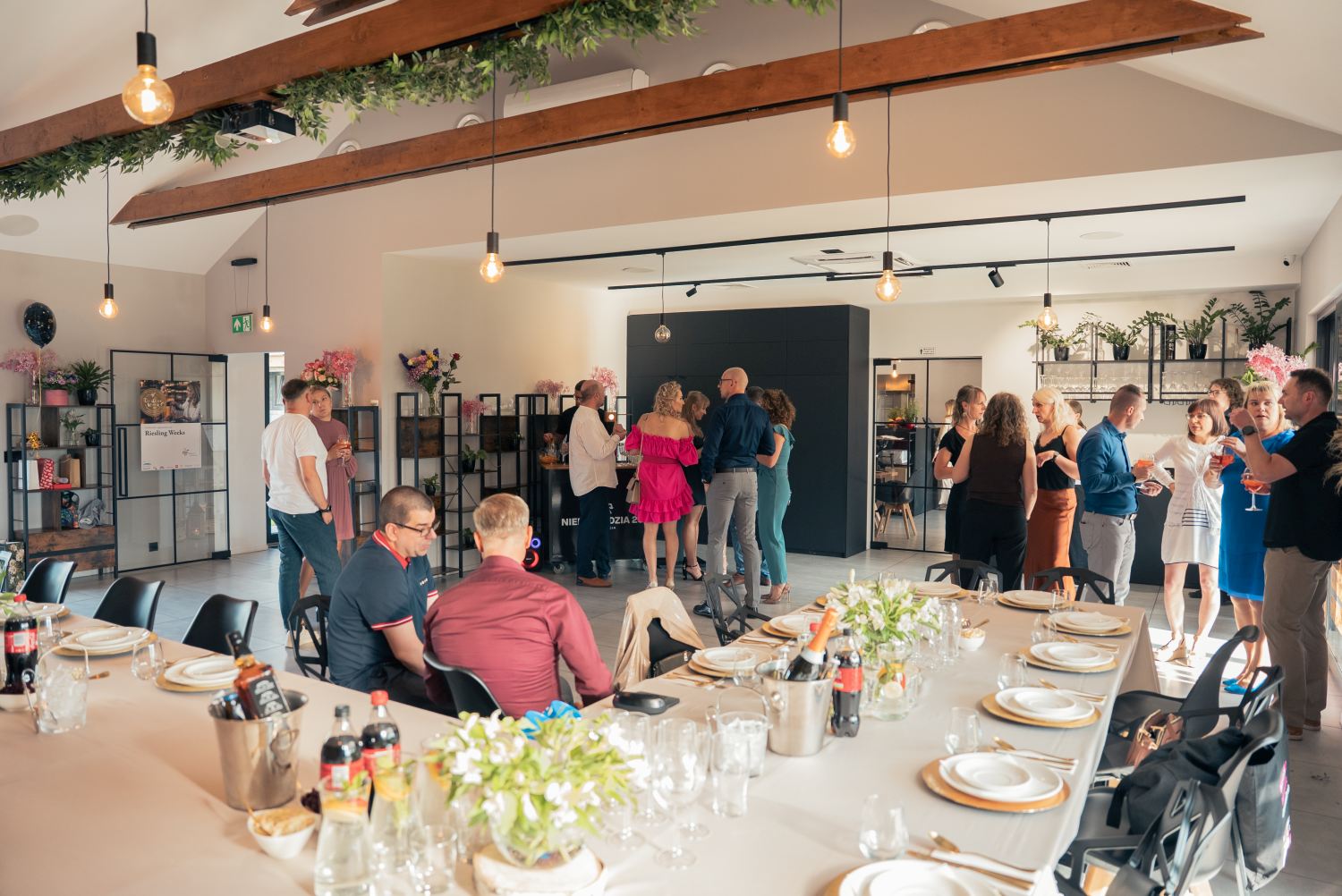 Stylowa restauracja Niedźwiedzia 25 pod Poznaniem podczas rodzinnego przyjęcia baby shower