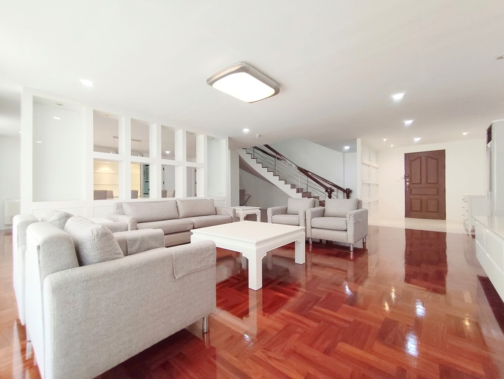 Asa Garden 3 Bedroom Duplex White Pet-Friendly Condo Phrom Phong 1