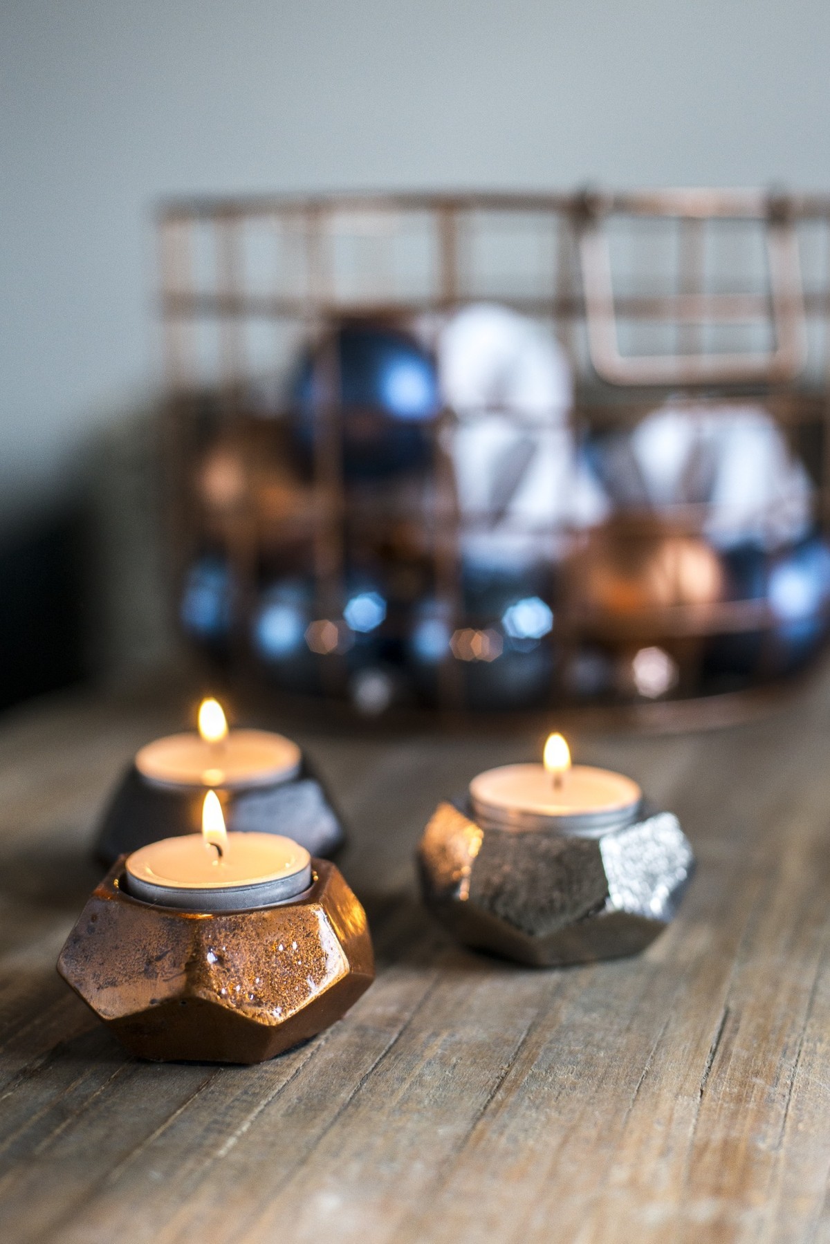 kerstballen en kaarsjes styling  koper en blauw 