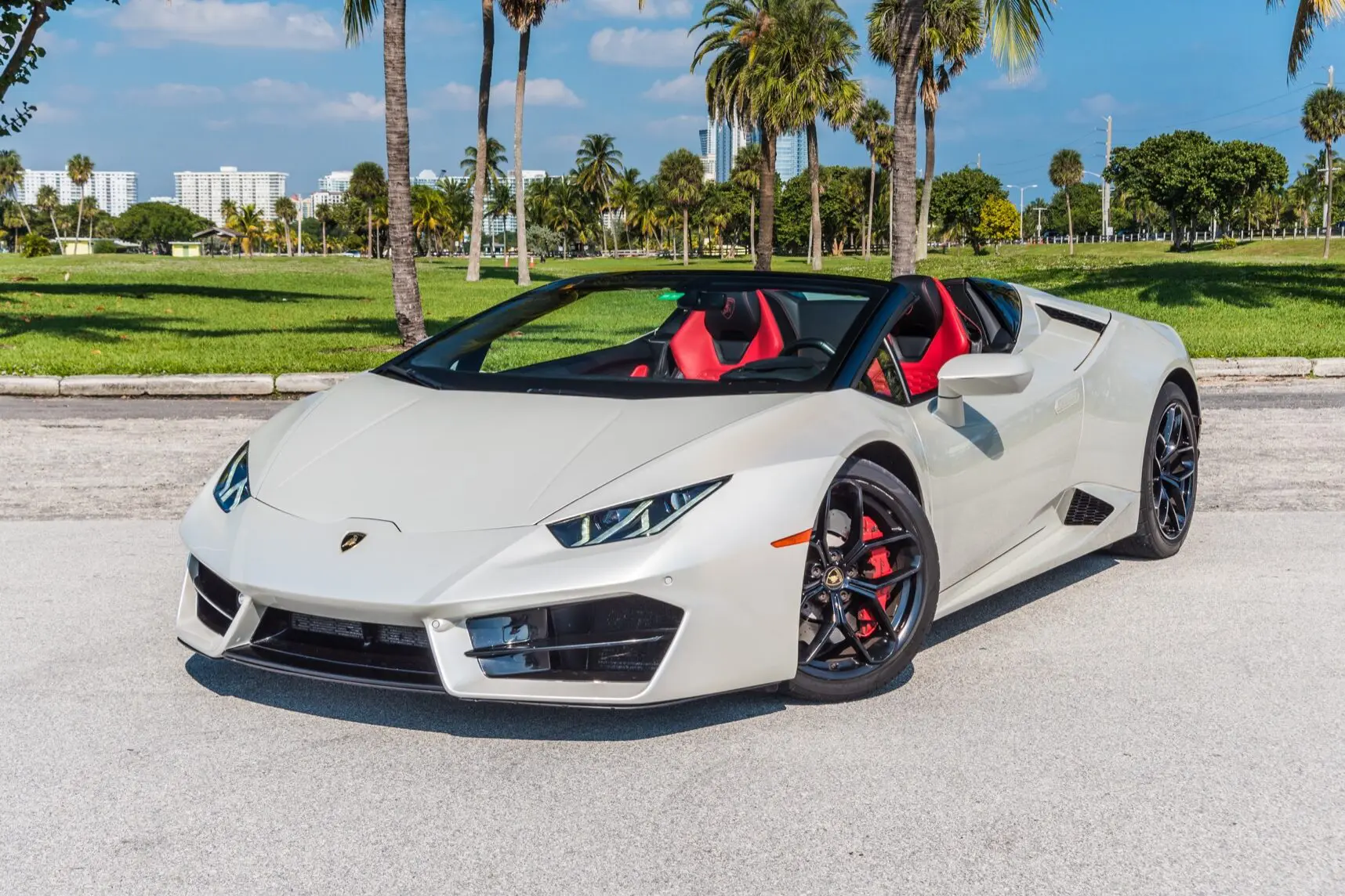 Luxury Lamborghini and Bentley parked in Miami, showcasing top exotic car rentals available at Monarc VIP.