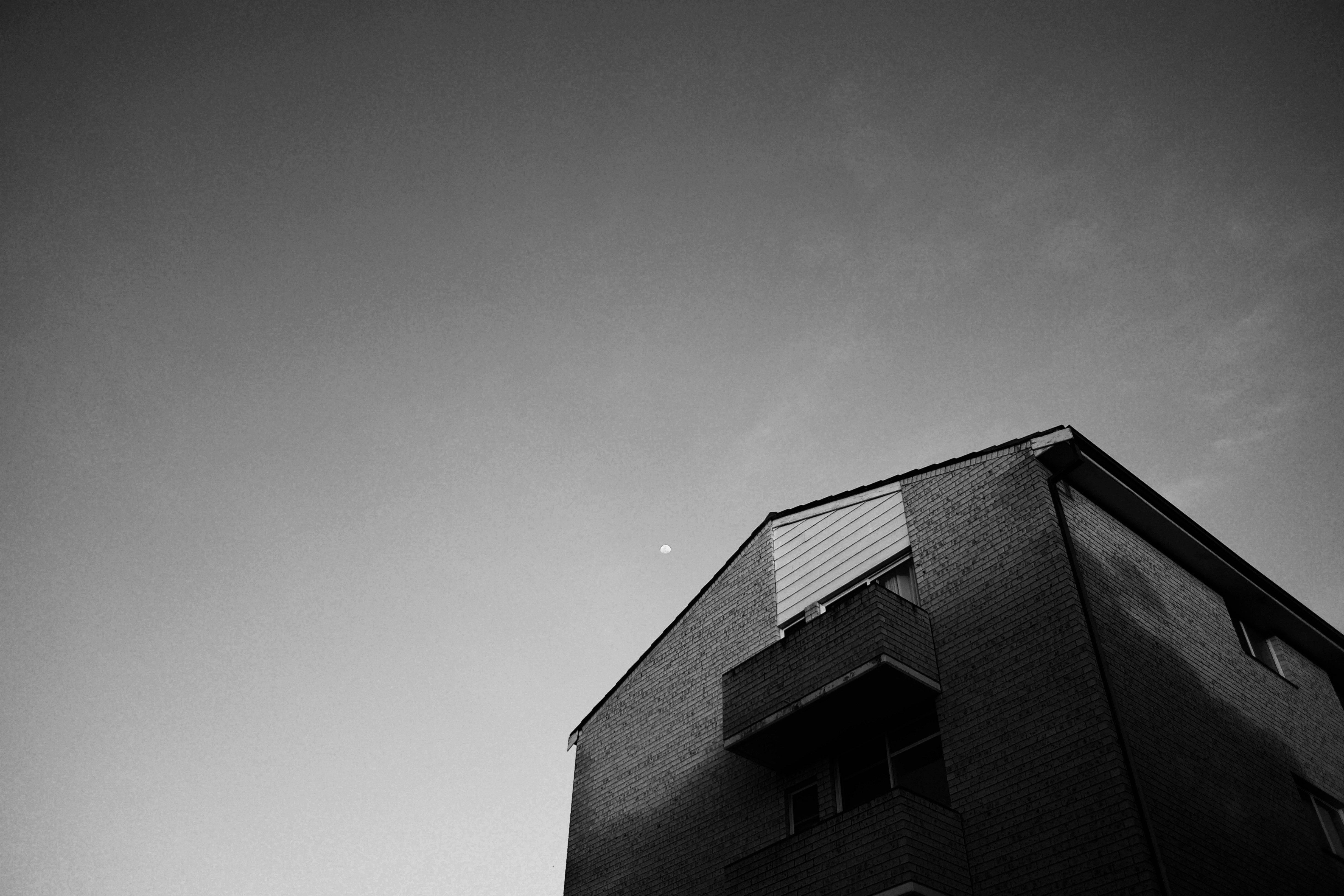 a black and white photo of a tall building