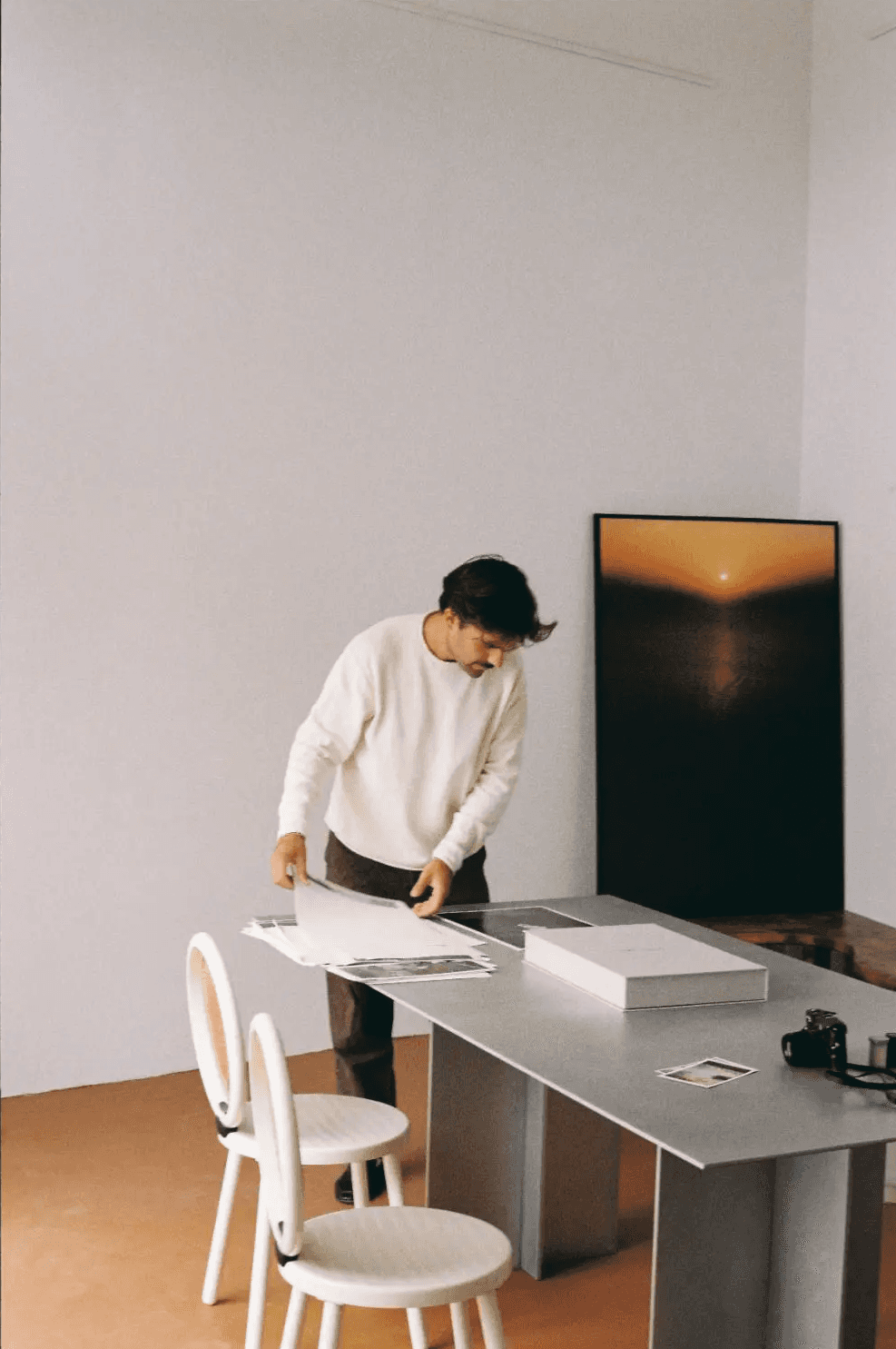 Antonio working on its exposition