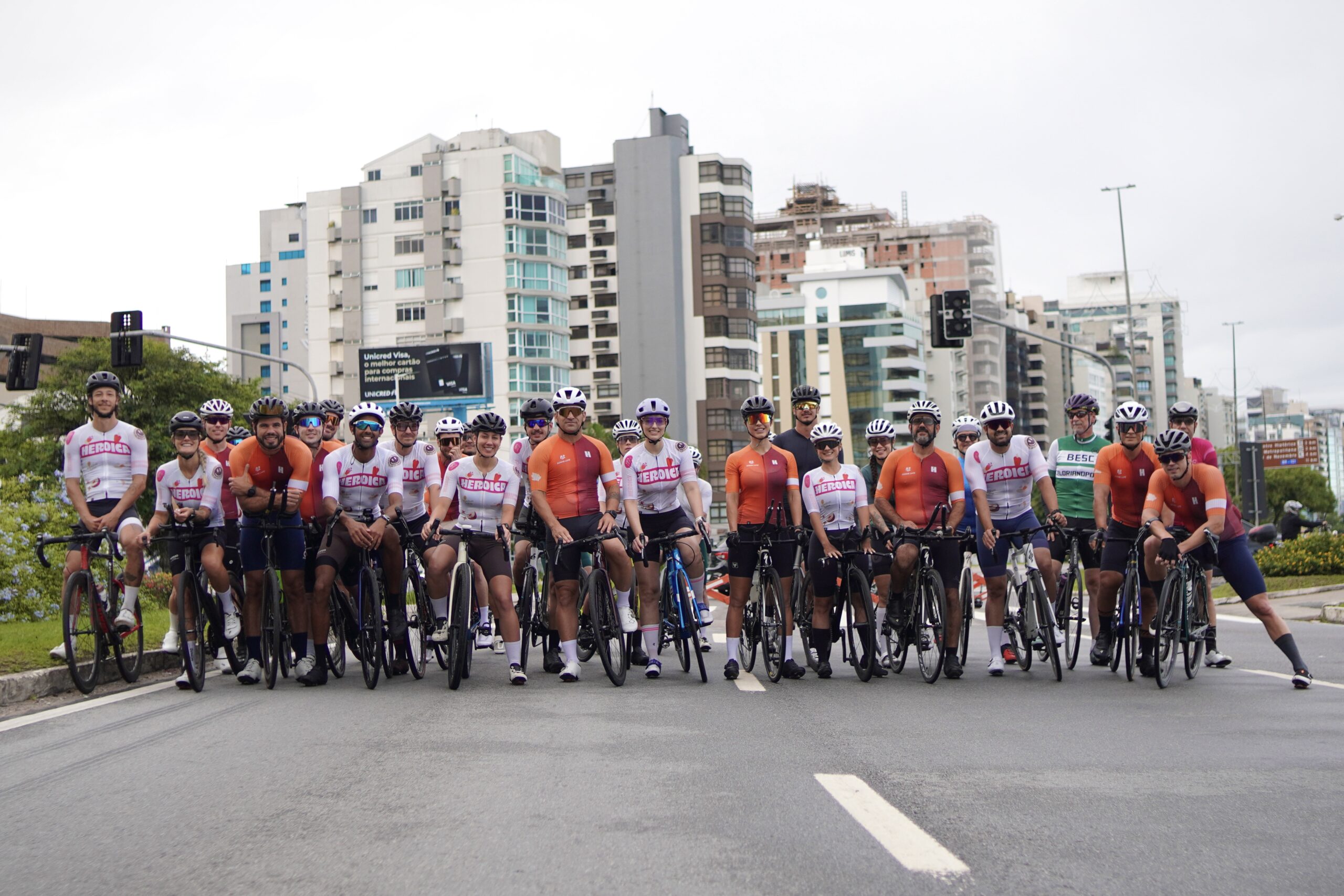 Turma da Heroica pronta para um pedal.