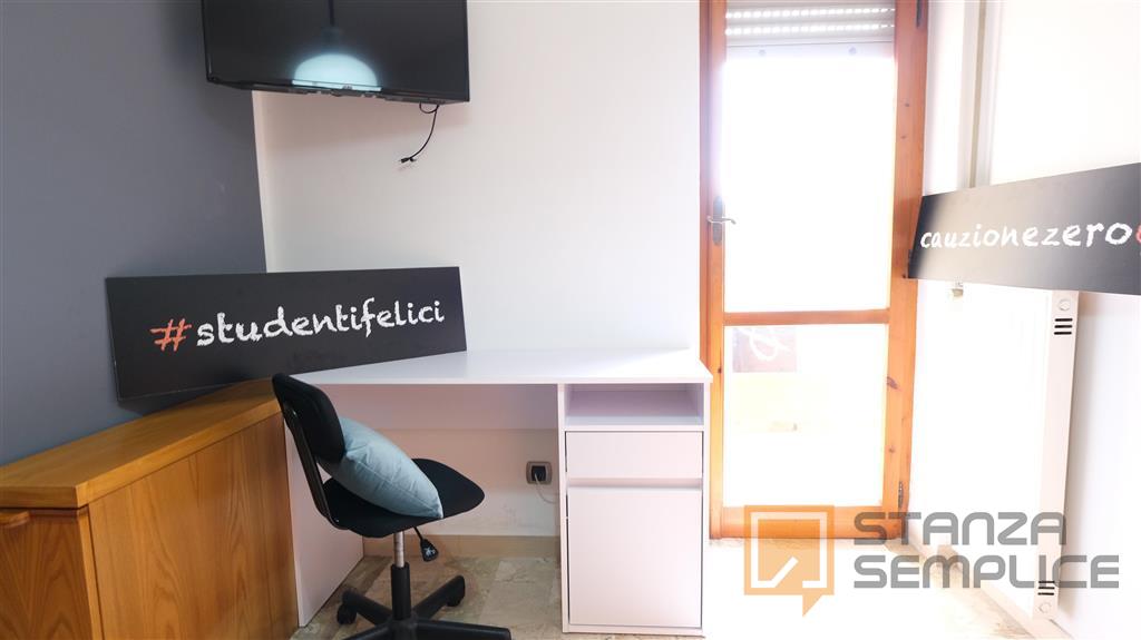 15 sqm room in Via Cordedda, Sassari