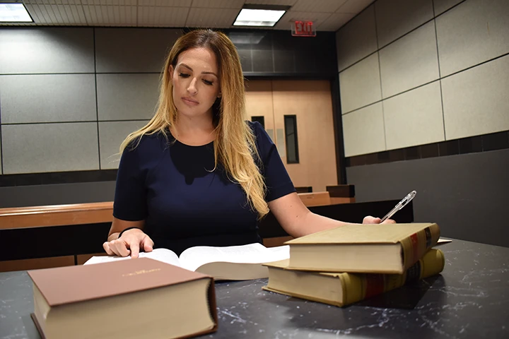 attorney-kushel-in-courtroom