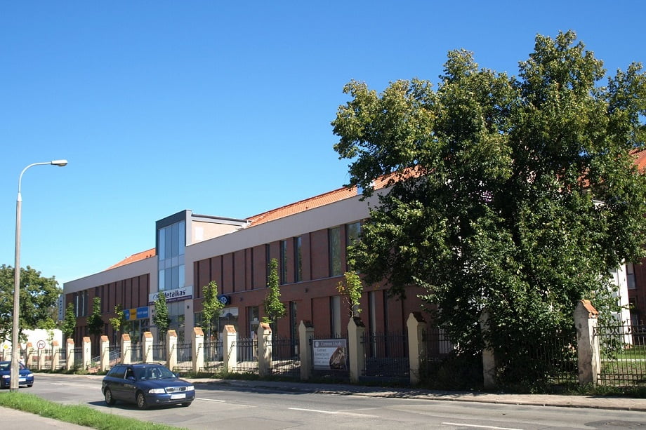 Budynek w Olsztynie z showroomem przedstawiciela marek premium Katarzyny Dzieńkowskiej i dystrybutora współpracującego z butikami B2B