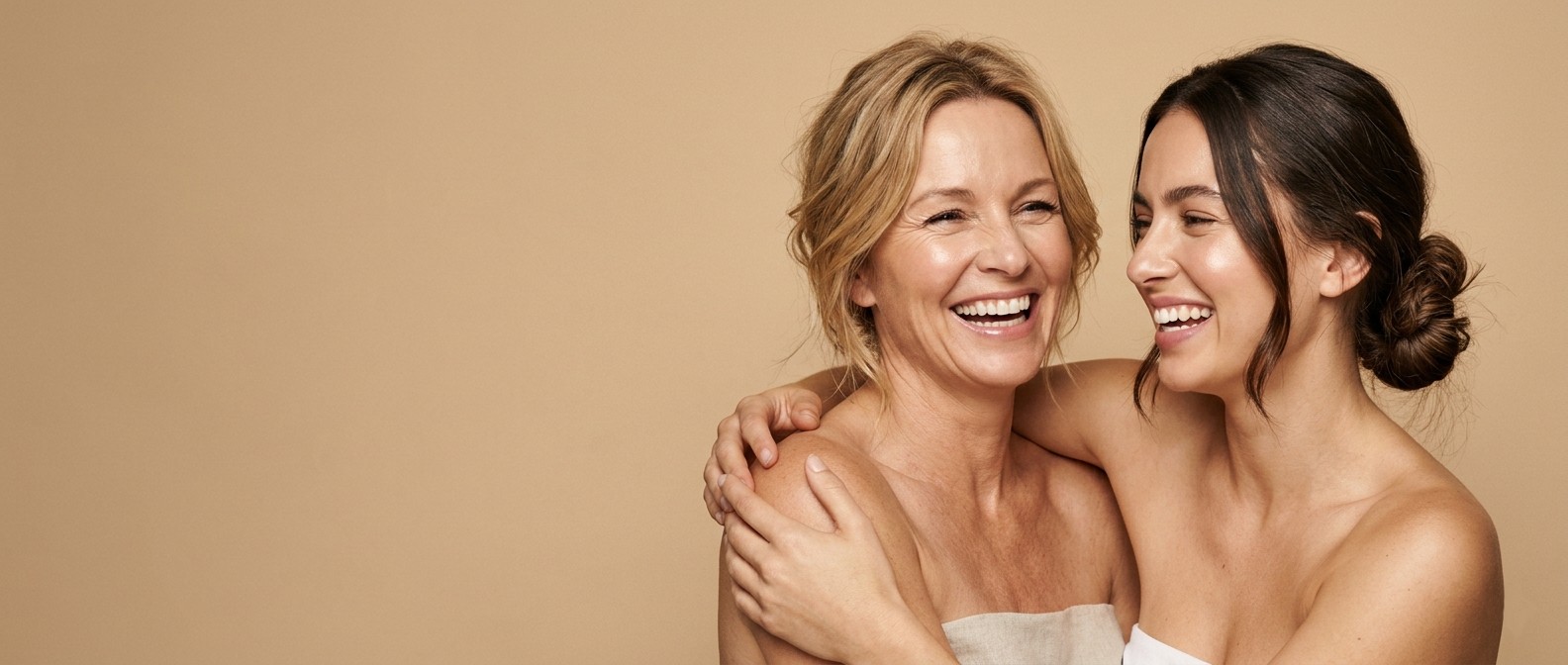 Twee vrouwen met een egale, verzorgde huid na een behandeling bij Skin Boost Clinic in Rijswijk