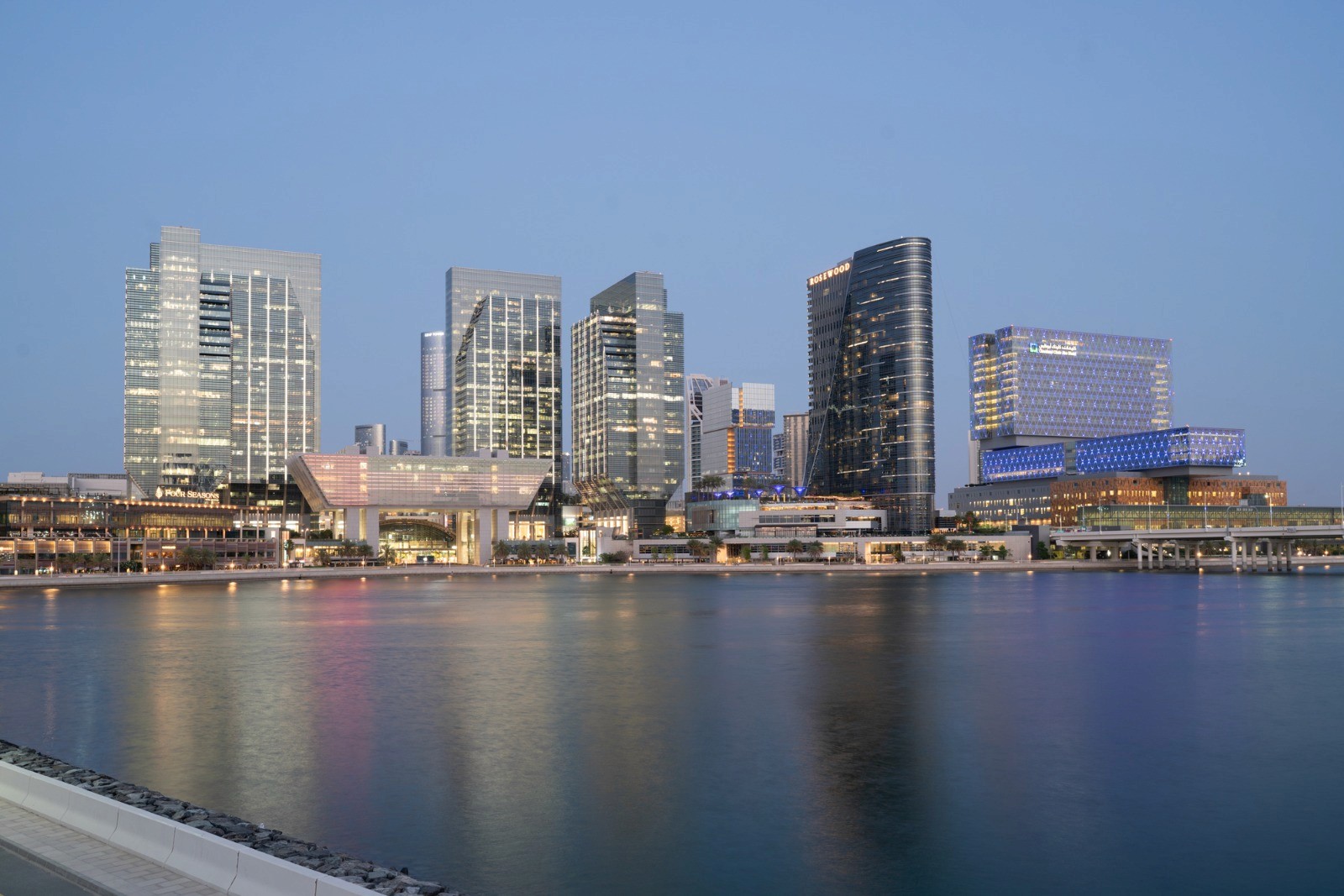 صورة خارجية للمركز التنفيذي الذي يوفر مكاتب للايجار دبي.