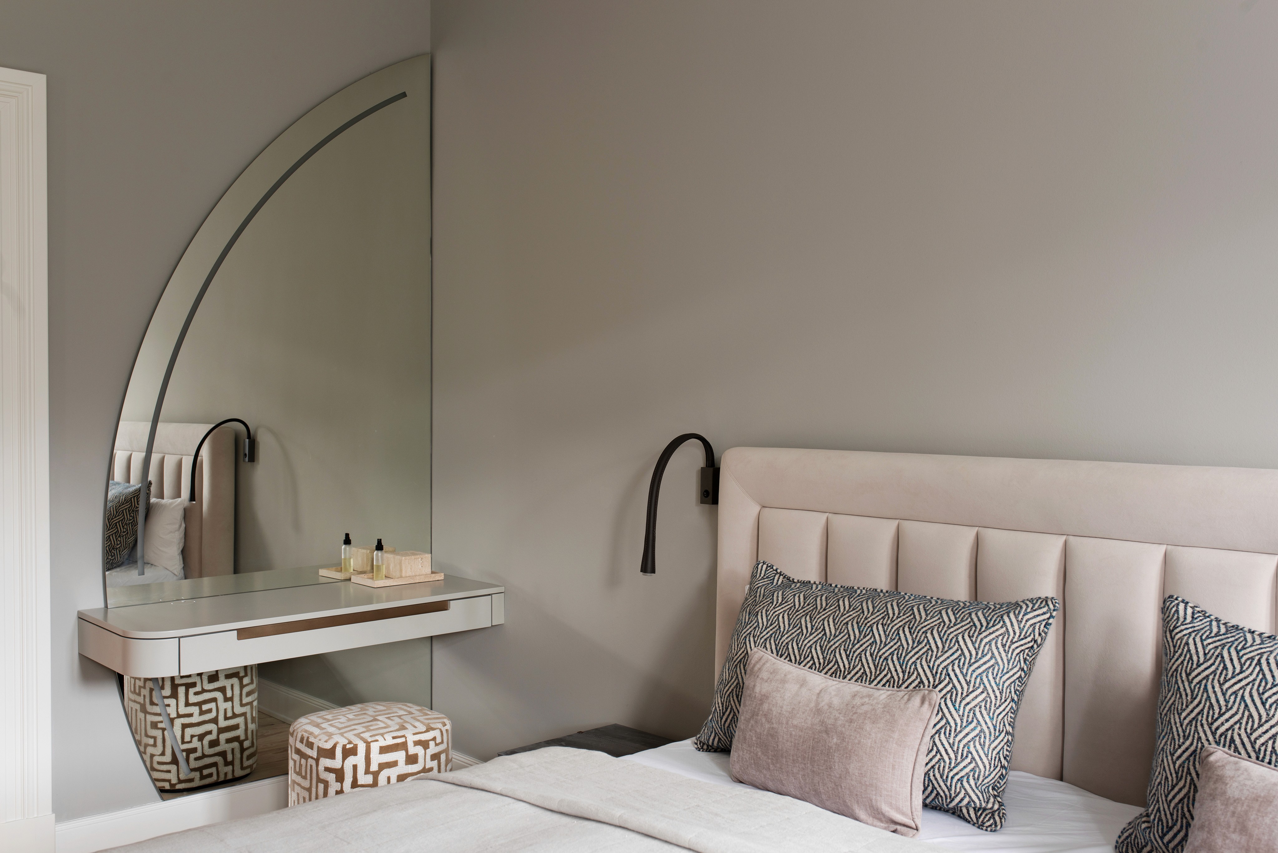 be. INTERIOR STUDIO | GALERIE | Schminktisch