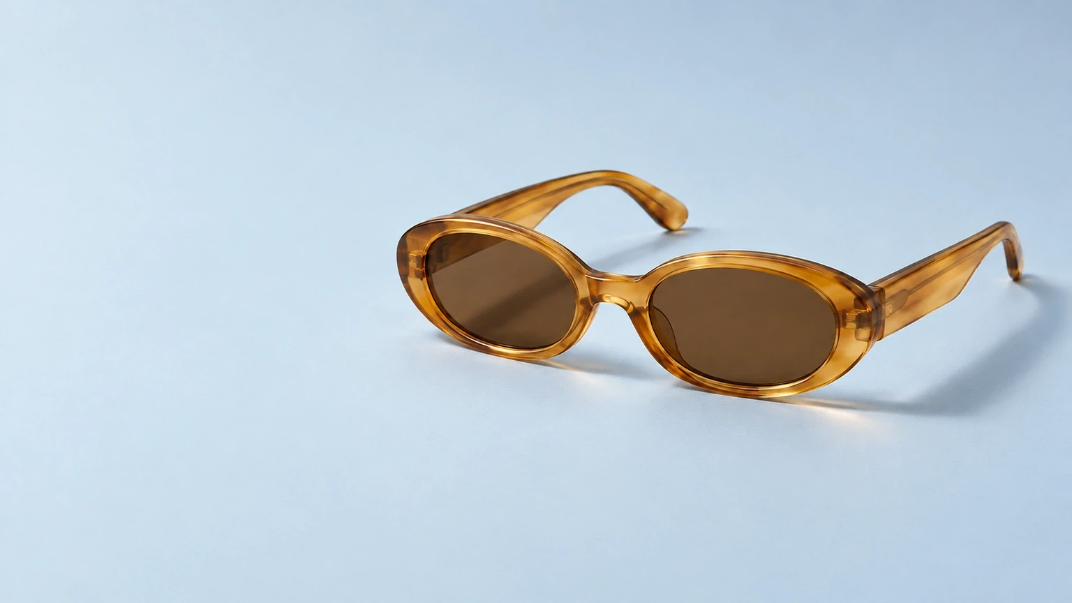 Glamoor eyewear campaign photo