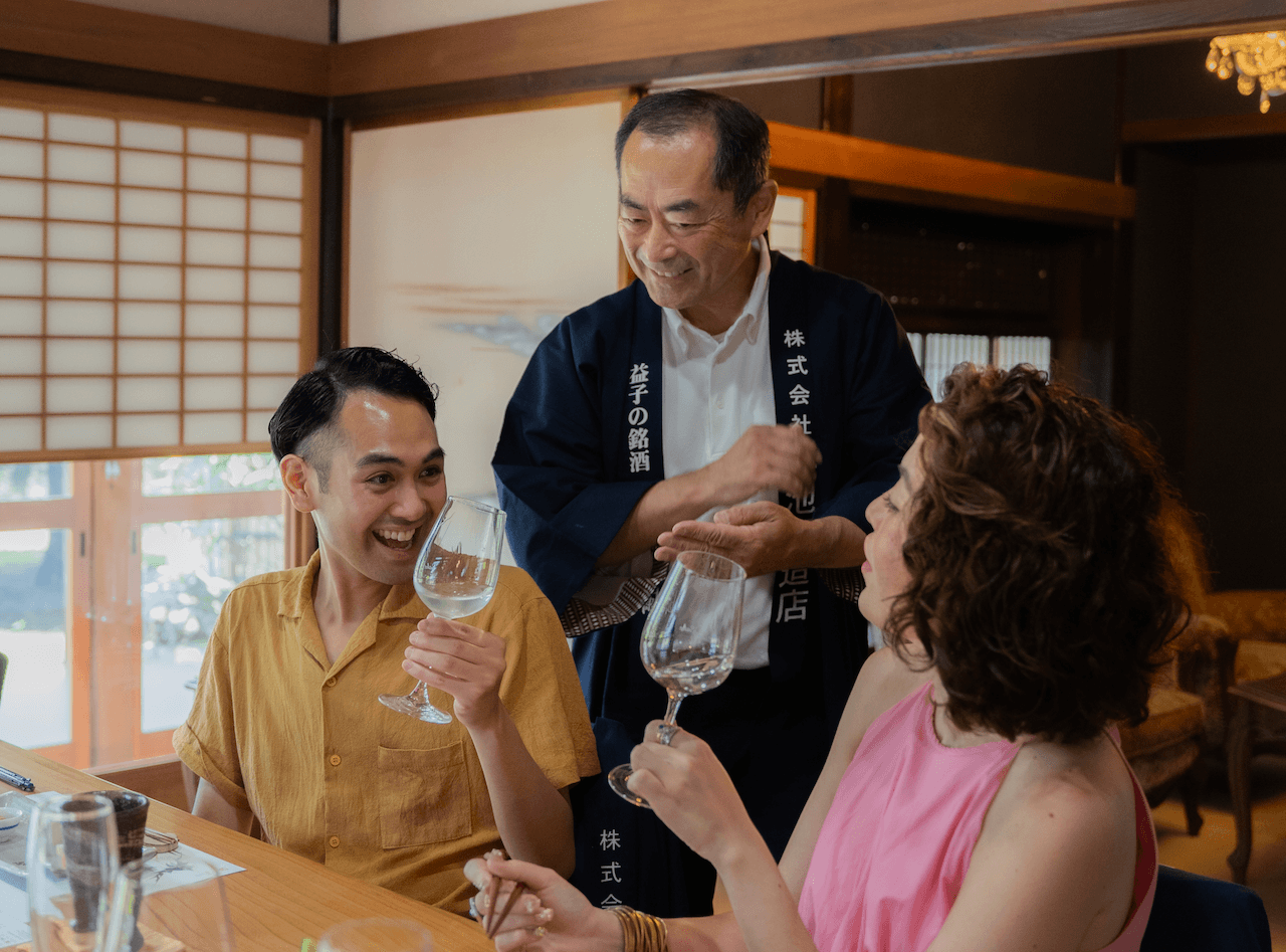 2 people enjoying sake at a sake tasting experience at Tonoike Sake Brewery