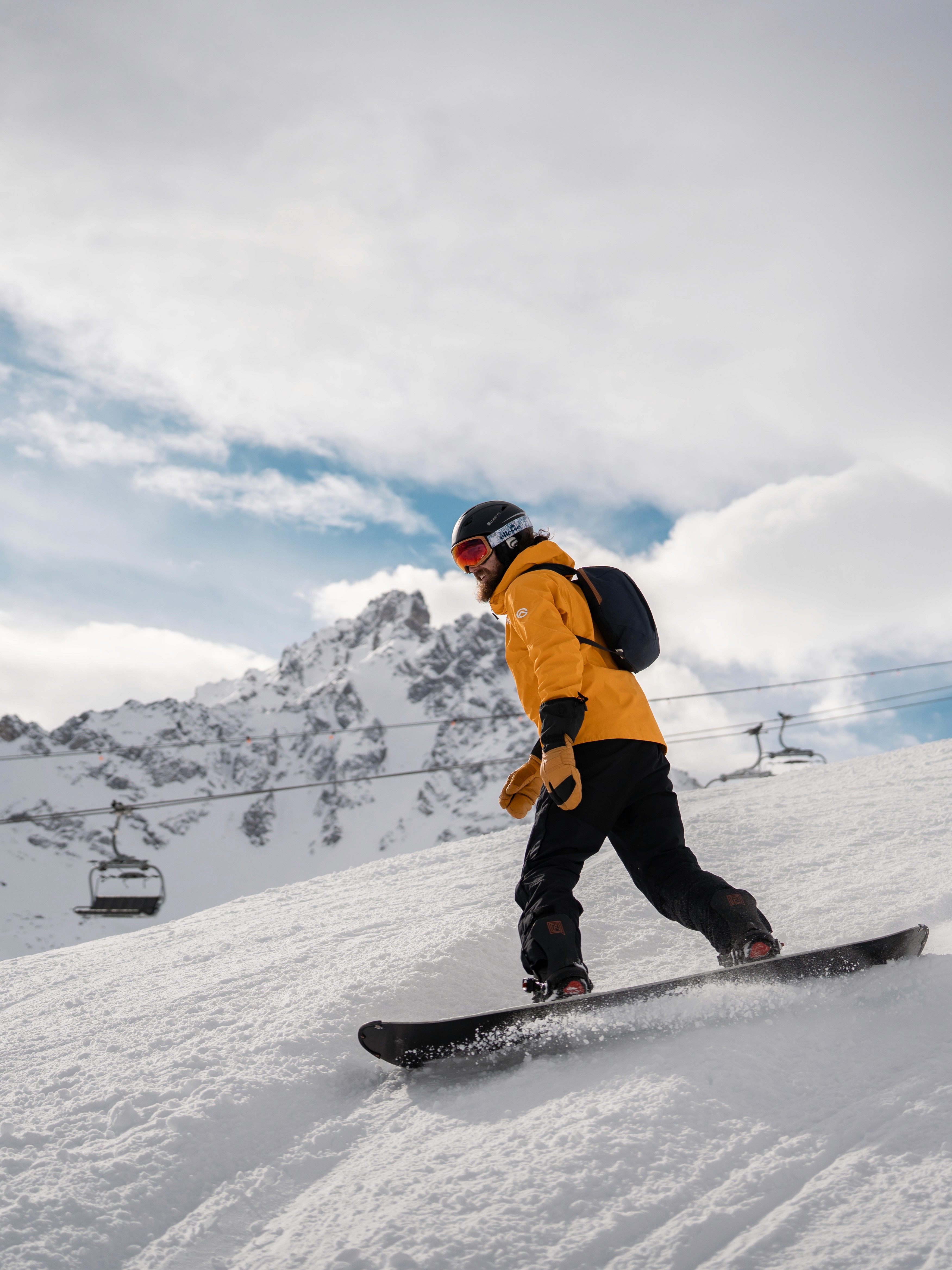 snowboardeur neige montagne ski 