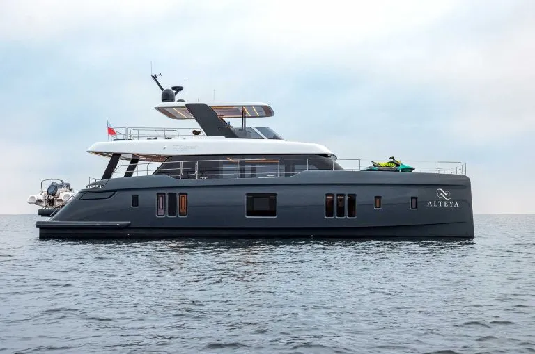 Profile view of the 70 Sunreef Power