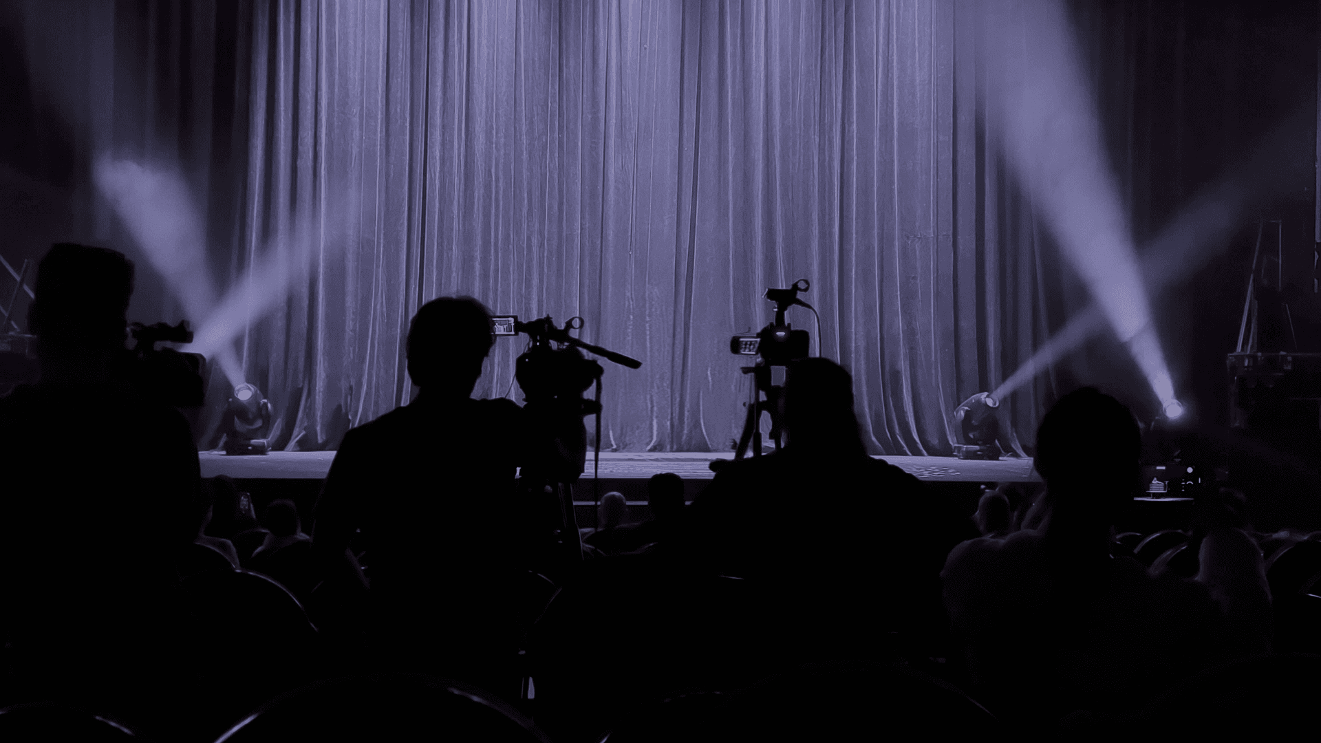 cámaras apuntando a un escenario