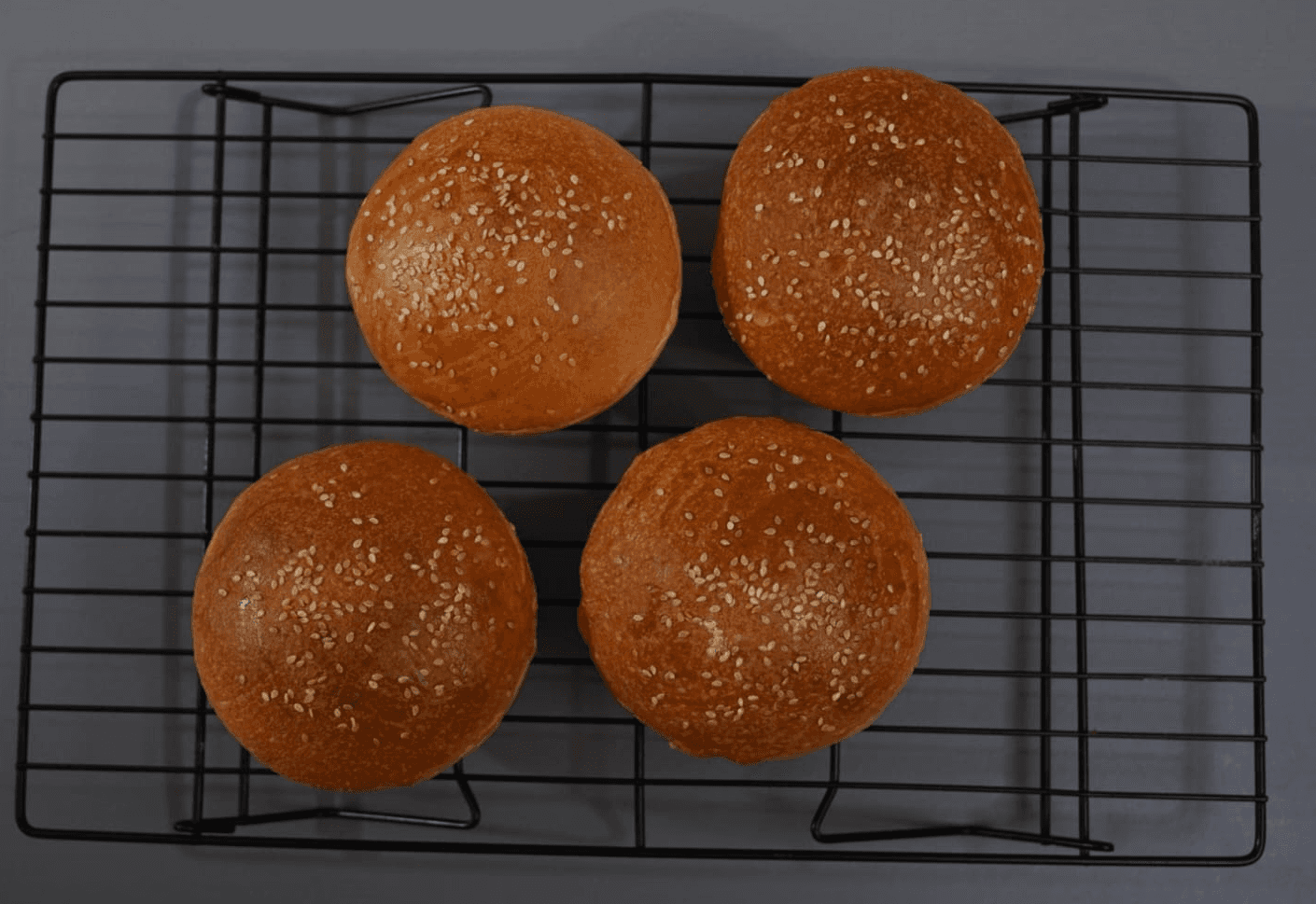 4 panecillos para hamburguesa.