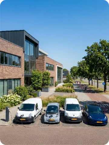 bedrijfsbusjes en auto's elektrisch laden