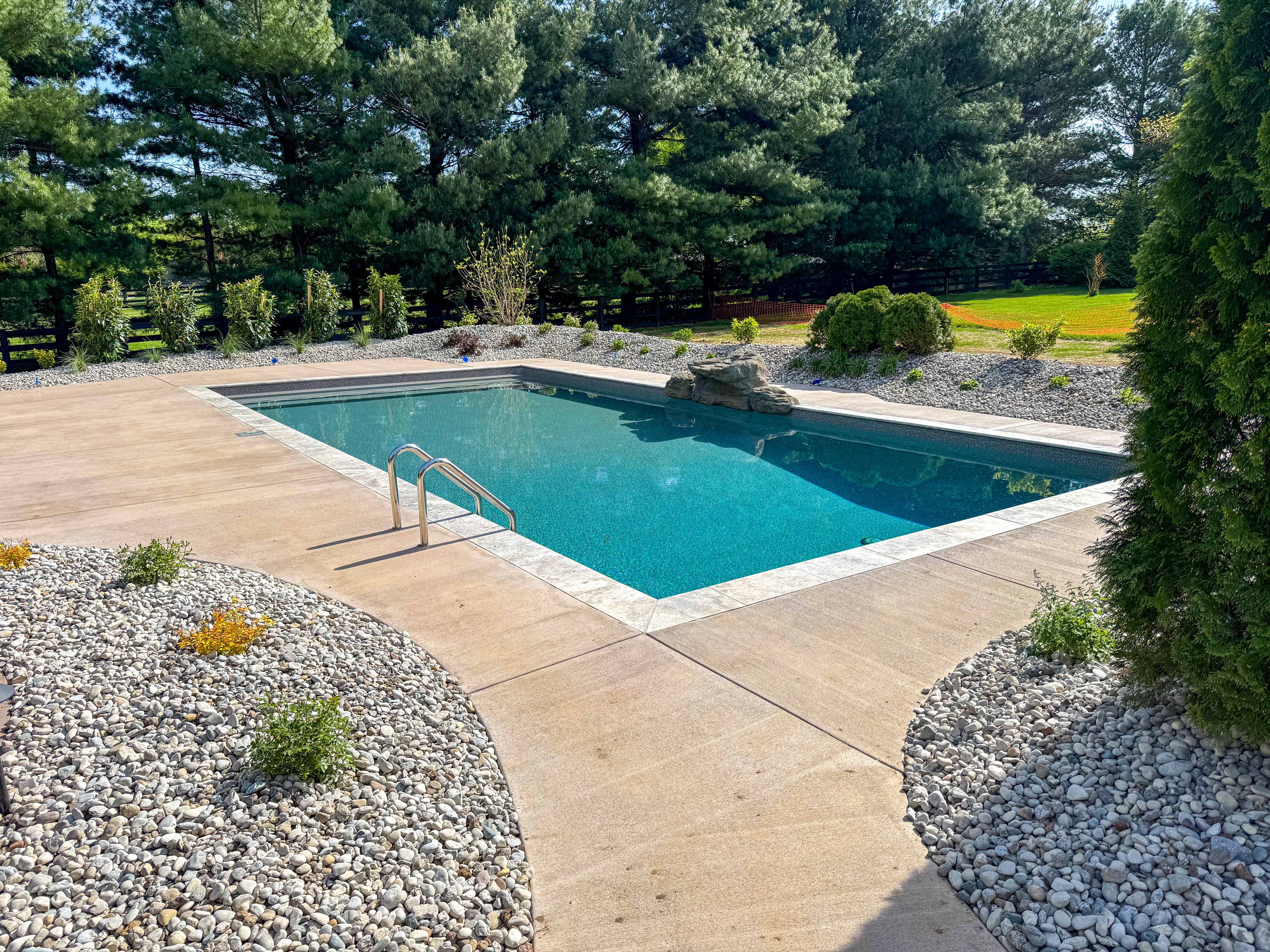 side view of the fiberglass pool lexington ky