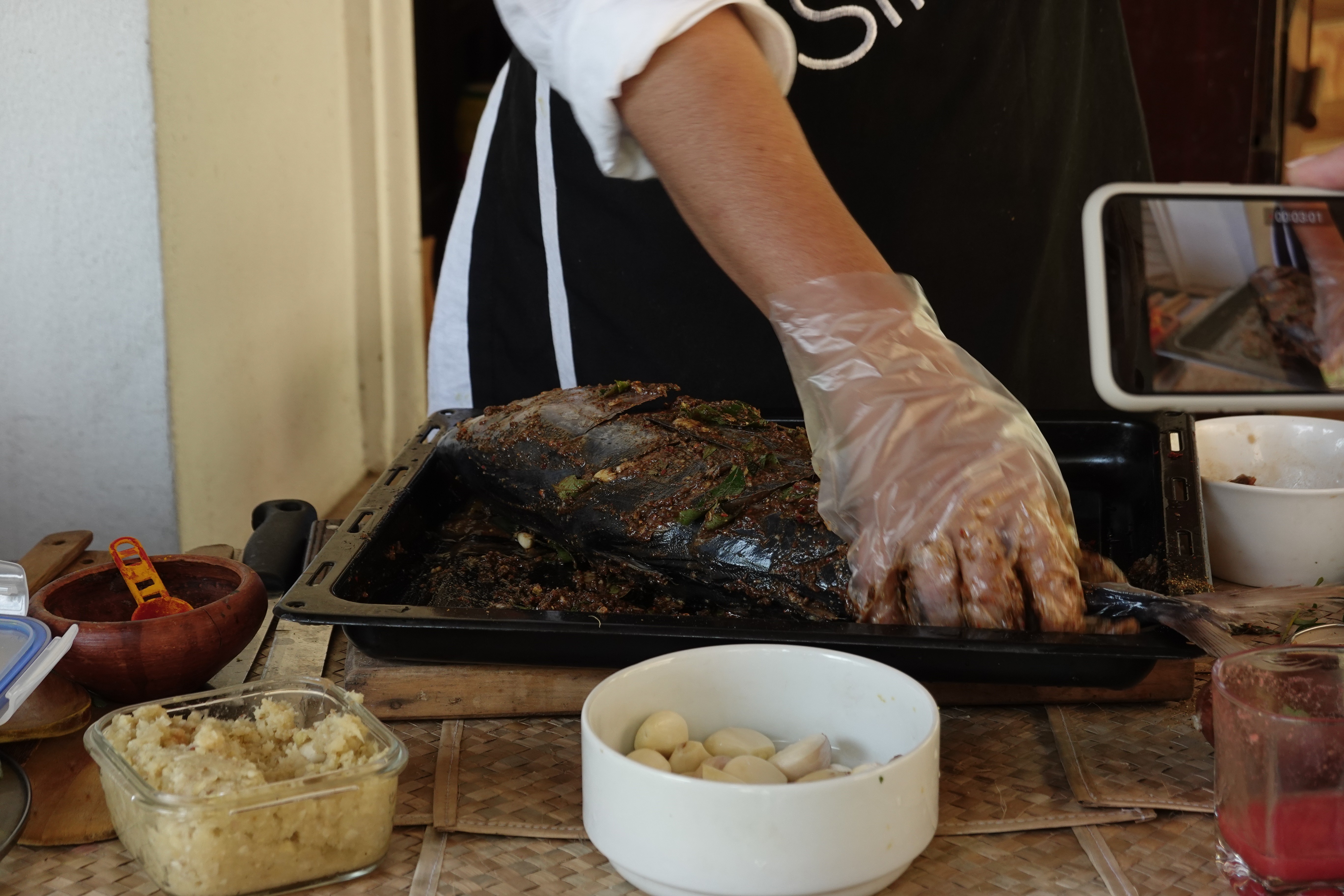 cooking traditional sri lankan curry in a local home kitchen experience 