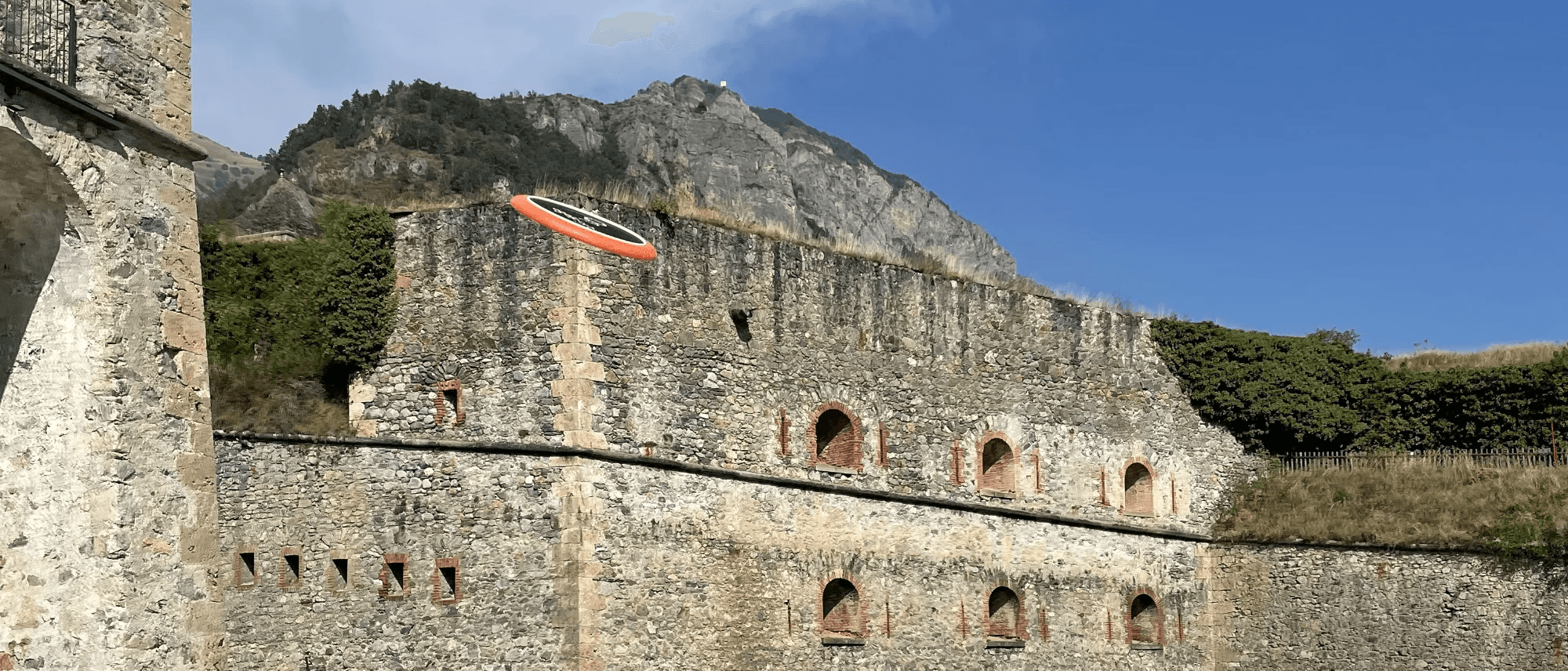 forte di Vinadio un frisbee vola solitario