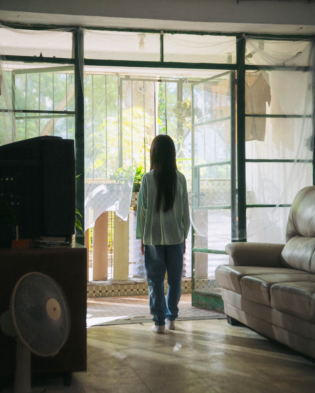 Alice looking towards the window after travel back to childhood
