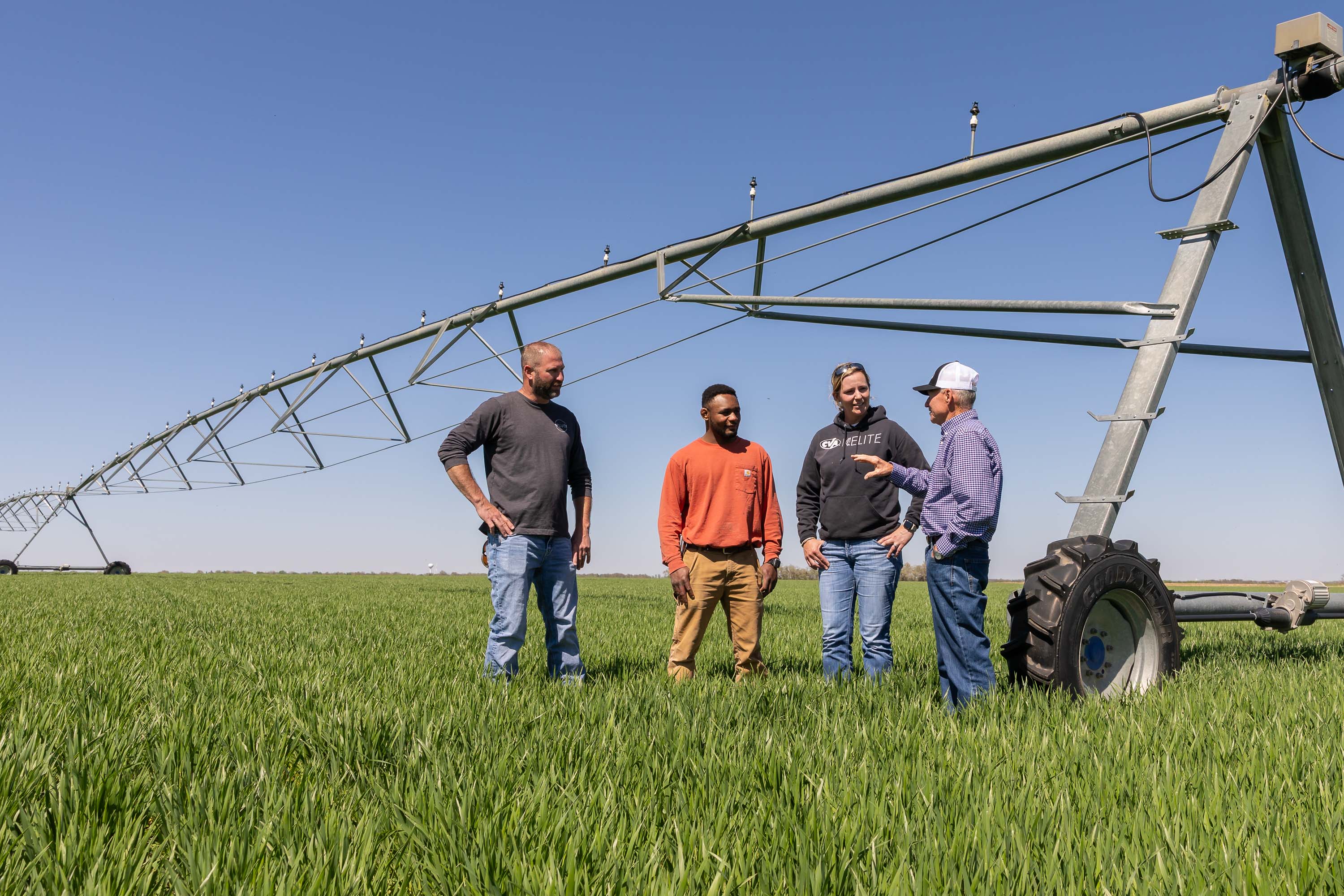 farmers with a irrigation pivot photographer