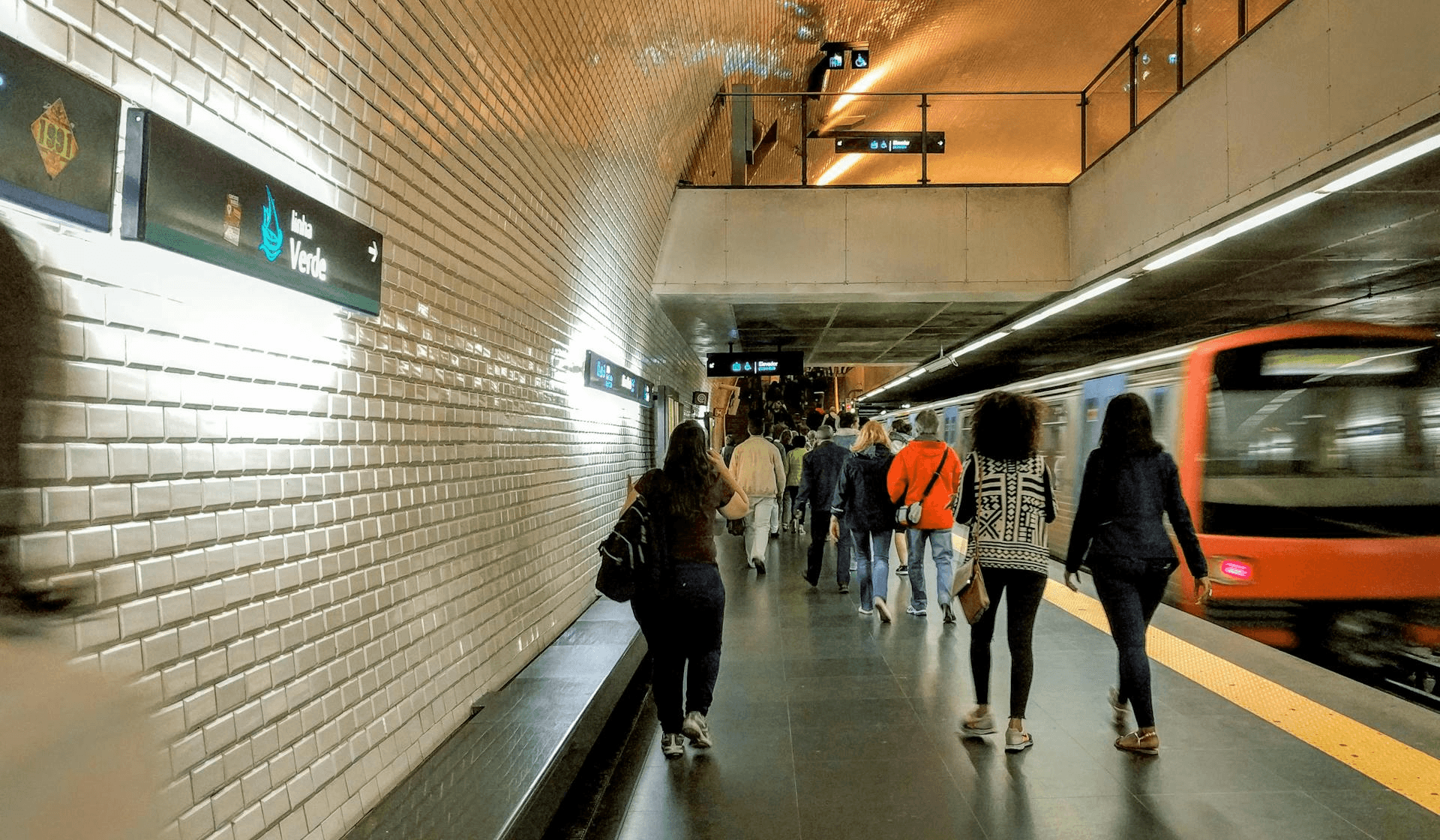 How to buy metro tickets in Lisbon