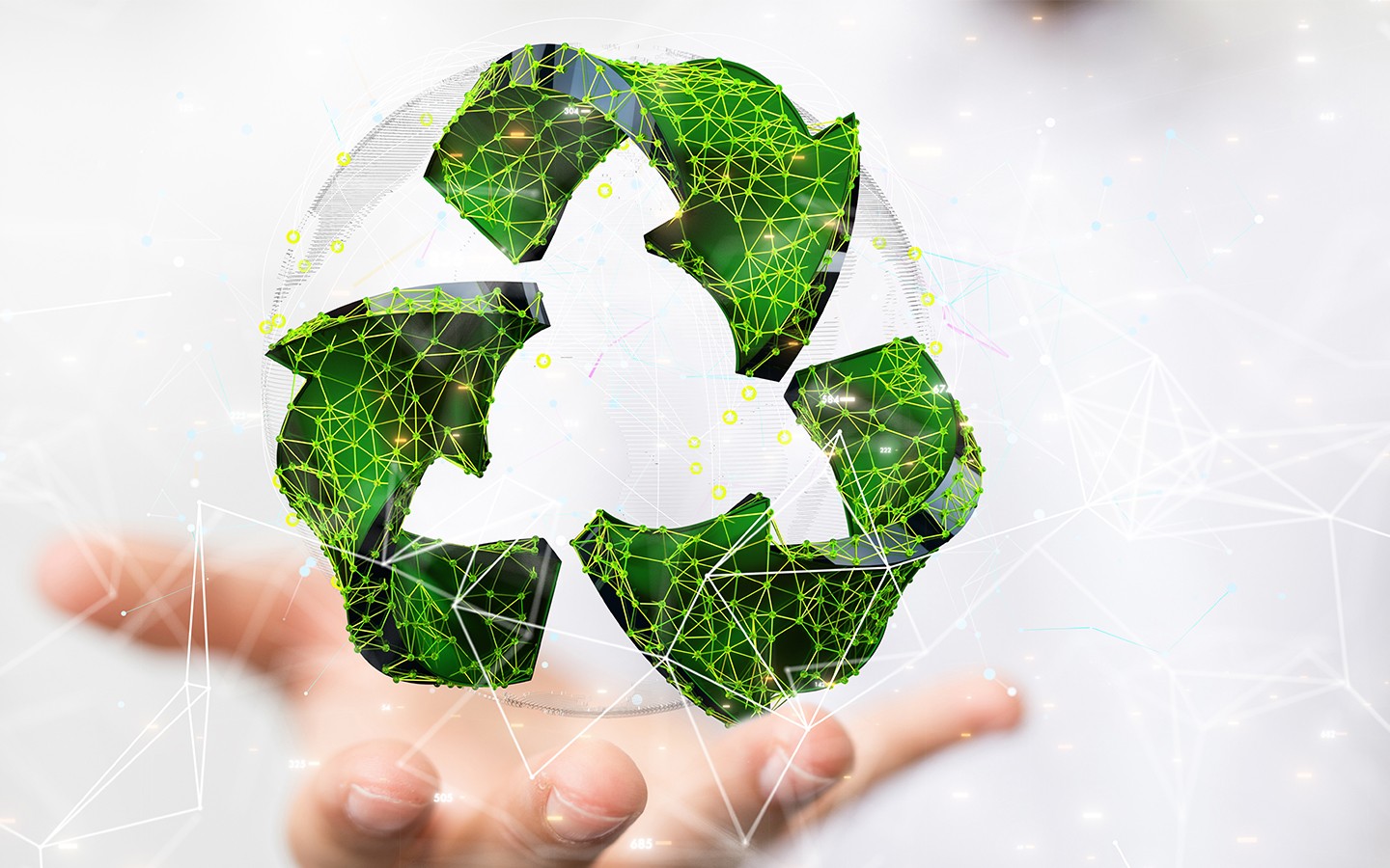 Grünes Recycling-Symbol in Hand, Umweltfreundlichkeit, Nachhaltigkeit