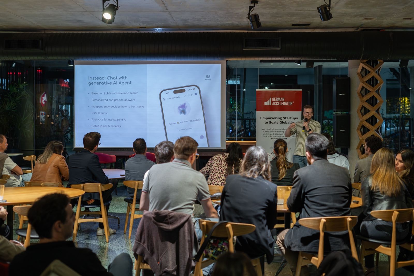 Markus Linnenberg präsentiert bei der Startup Night Argentina