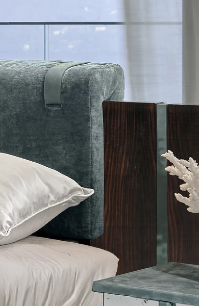 detail of a bedroom (غرف نوم فاخرة) with eglomisé glass and leather inserts