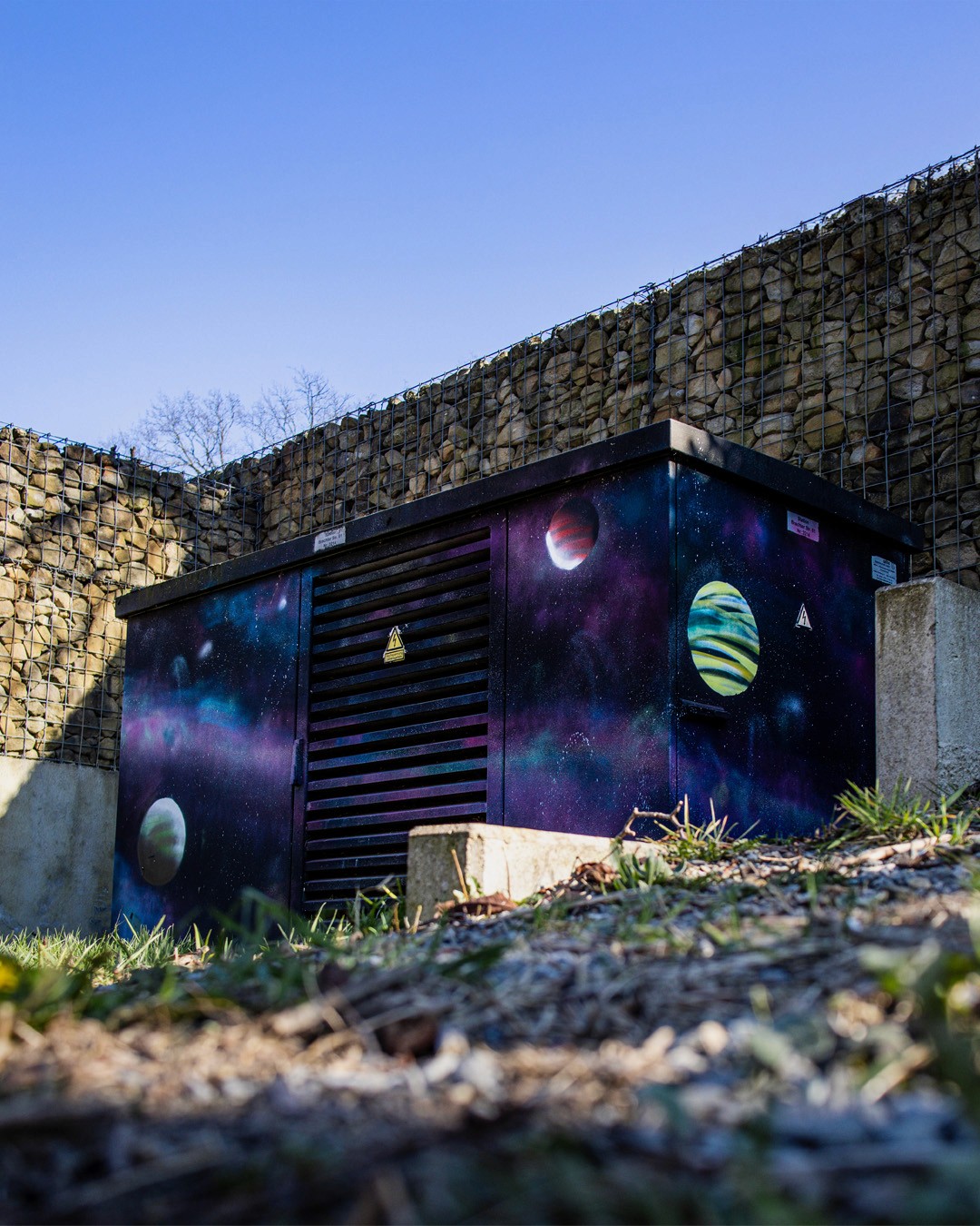 Colorful outer space scene on electrical box / Spray urban street art