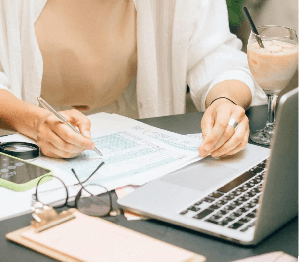 Leader analyzing client churn