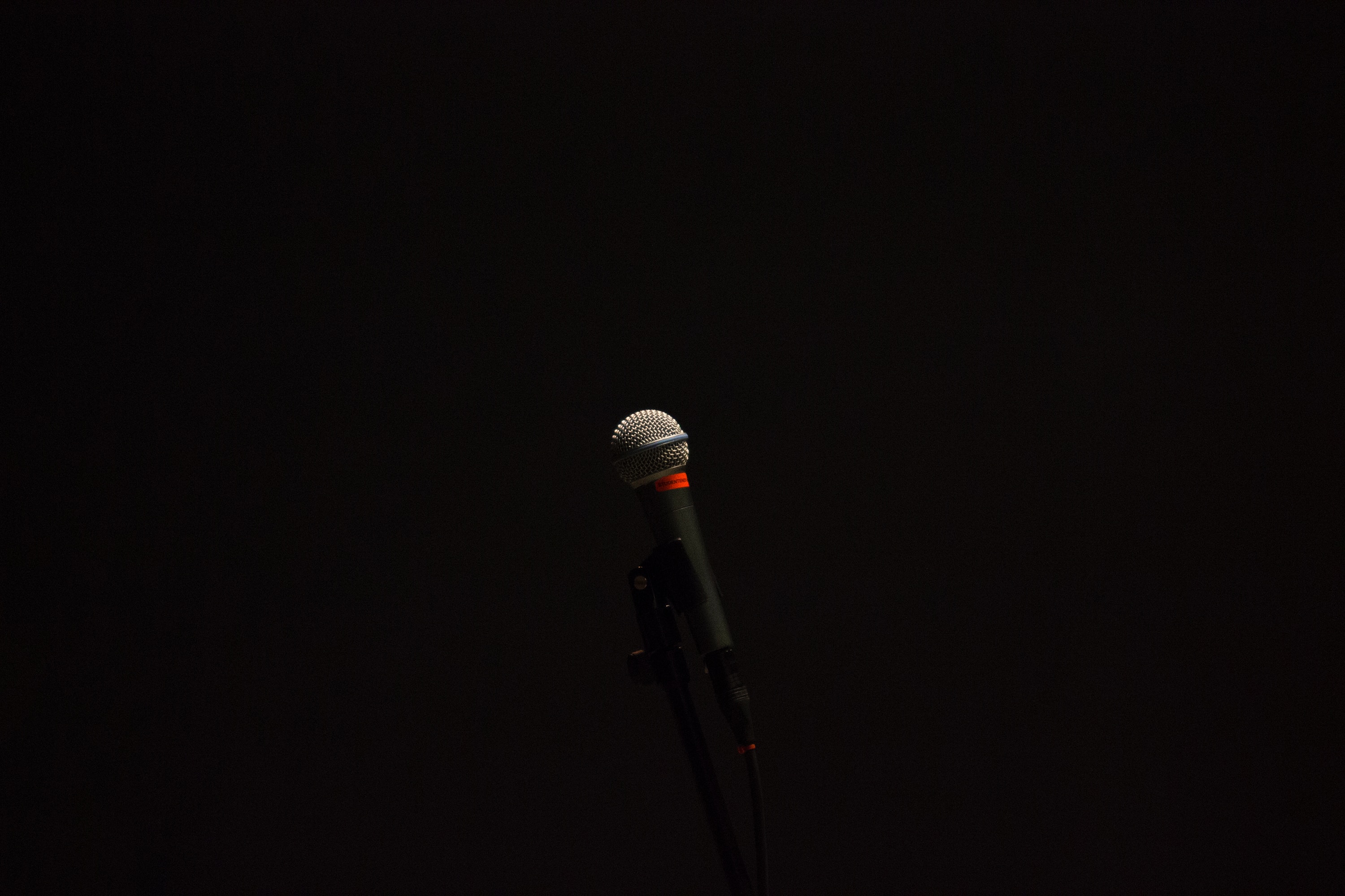 A standalone mic in dark - how to make ai music