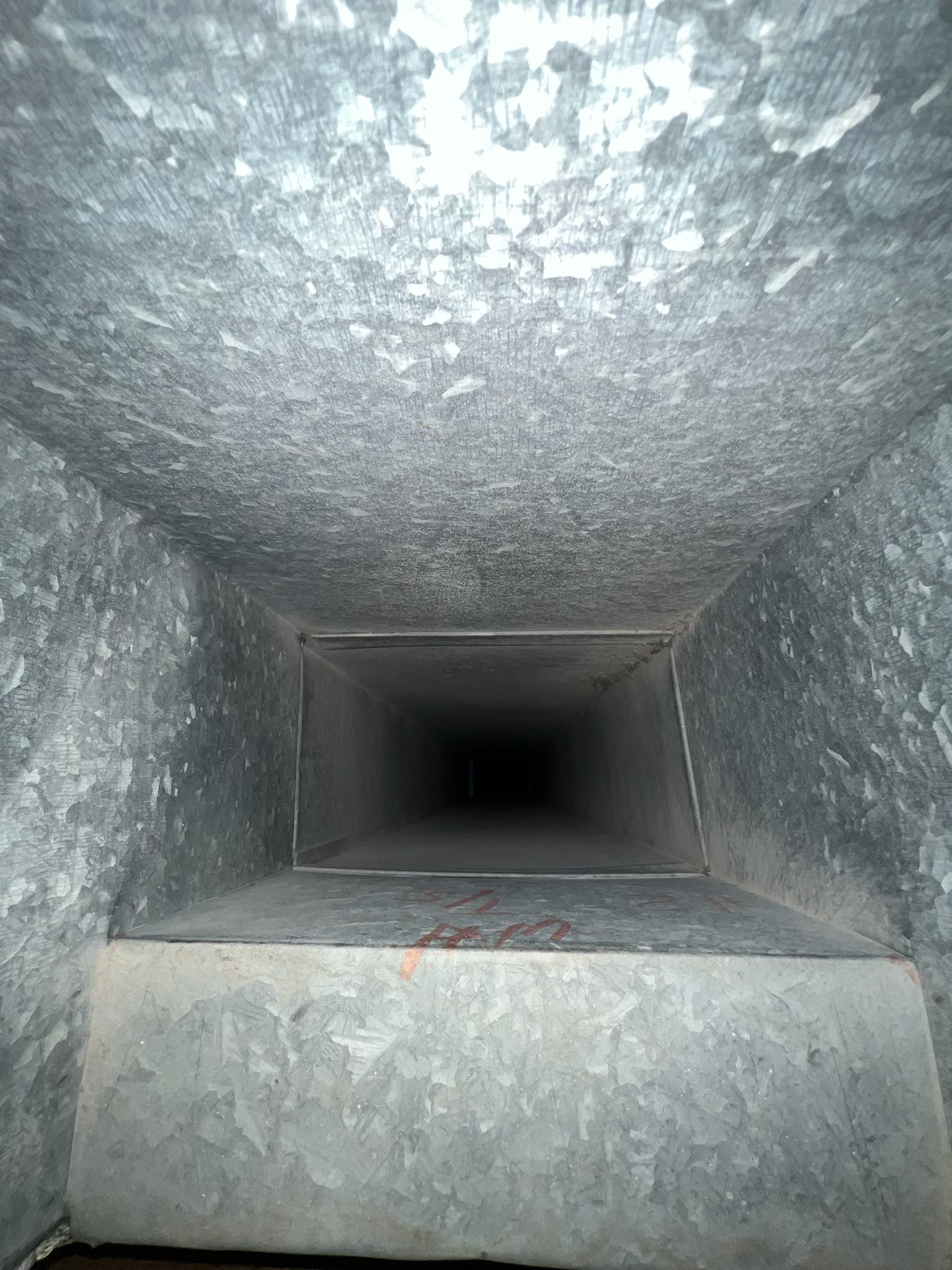 Clean rectangular duct chase