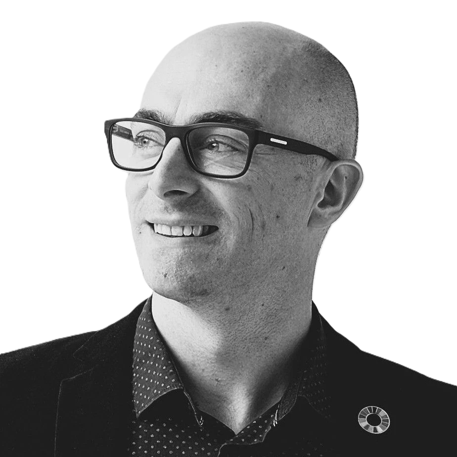 Black and white profile picture of Wesley Gee who is a Partner at KanataQ
