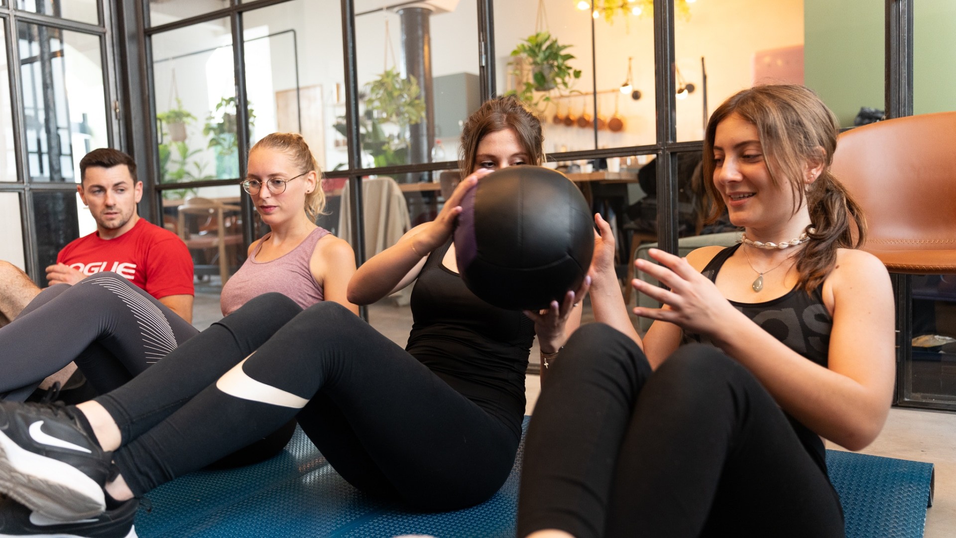 Séance de sport en entreprise à Strasbourg encadrée par un coach diplômé
