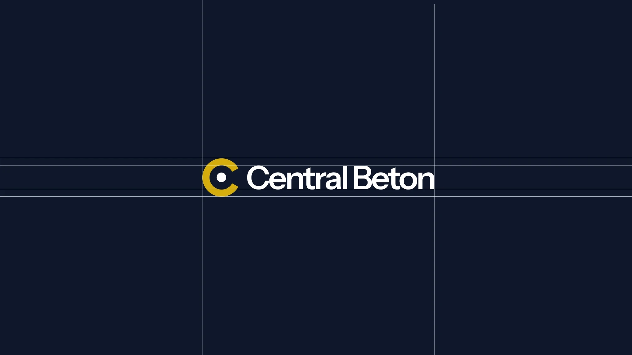 Central Beton logó arculati szerkesztési hálón: sötétkék háttéren vékony segédvonalak mutatják a sárga 'C' szimbólum és a fehér márkanév pontos pozicionálását és a kötelező védőtávolságot.