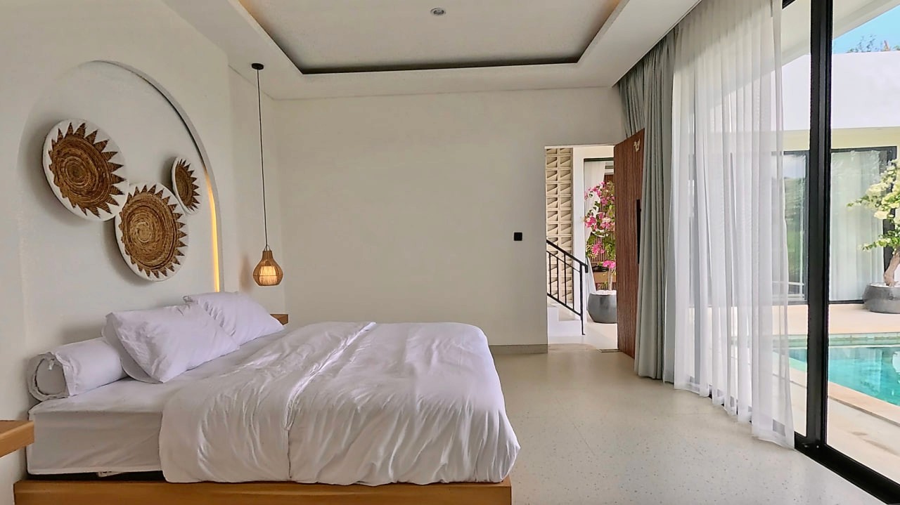 Tropical Villa Cemagi — ocean-view villa 100 m from the beach