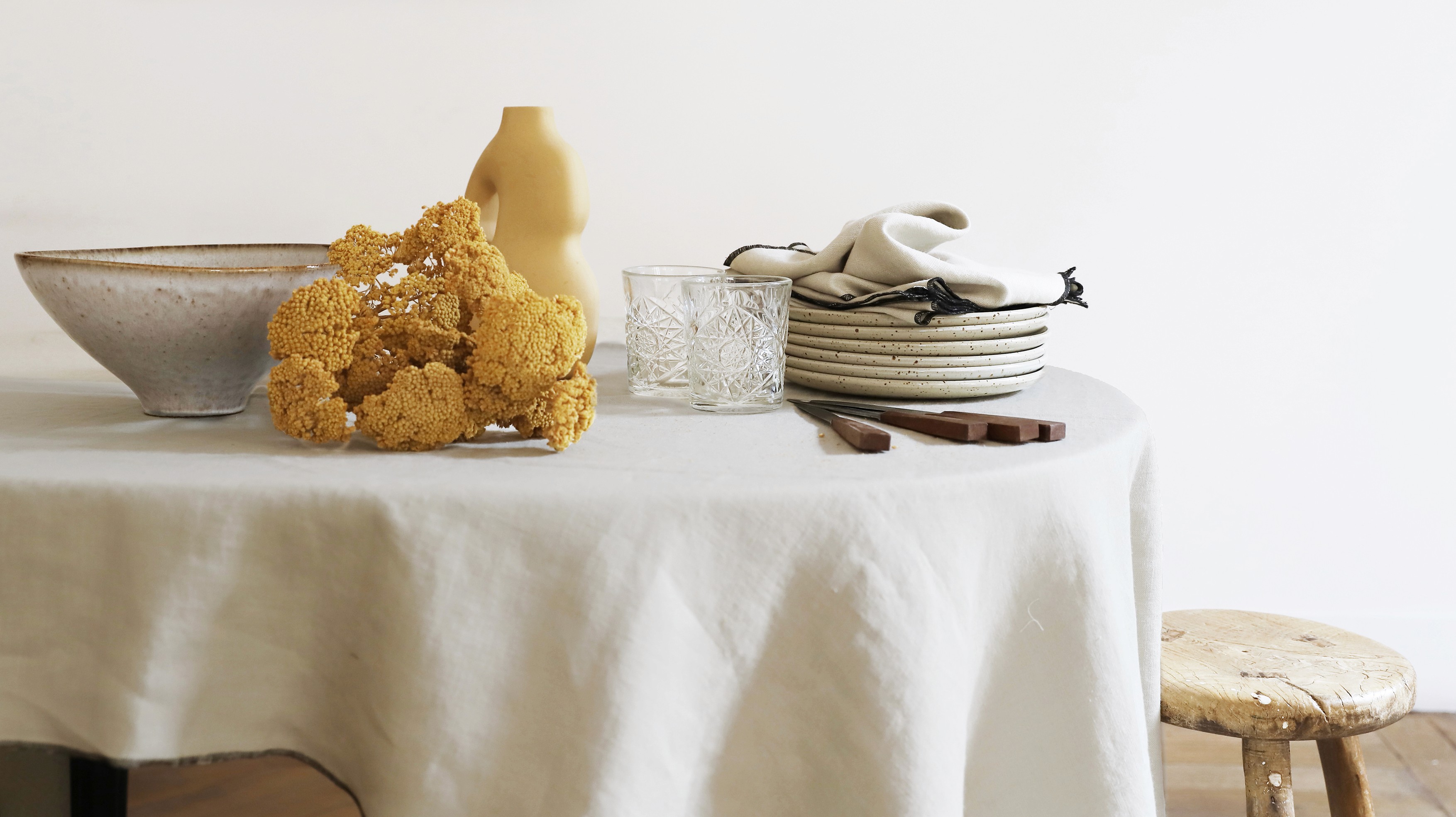 Campagne pour le lancement d'un produit pour une marque de décoration. Shooting photo, création visuelle, print, direction artistique et activation digitale. 