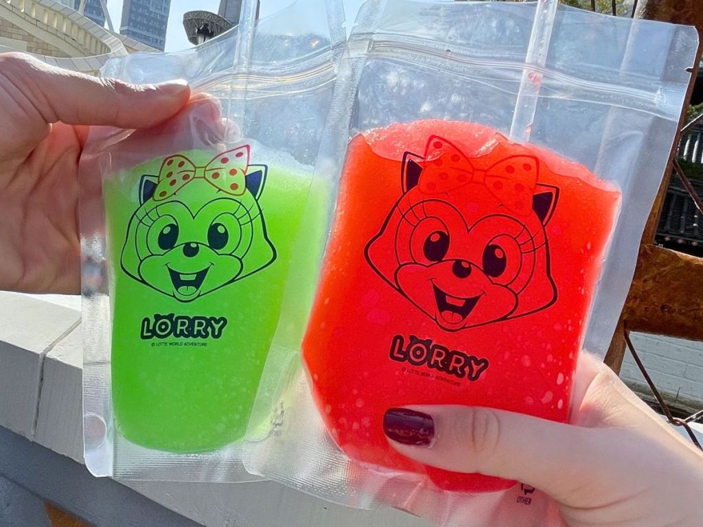 Strawberry and grape slushies, Lotte World