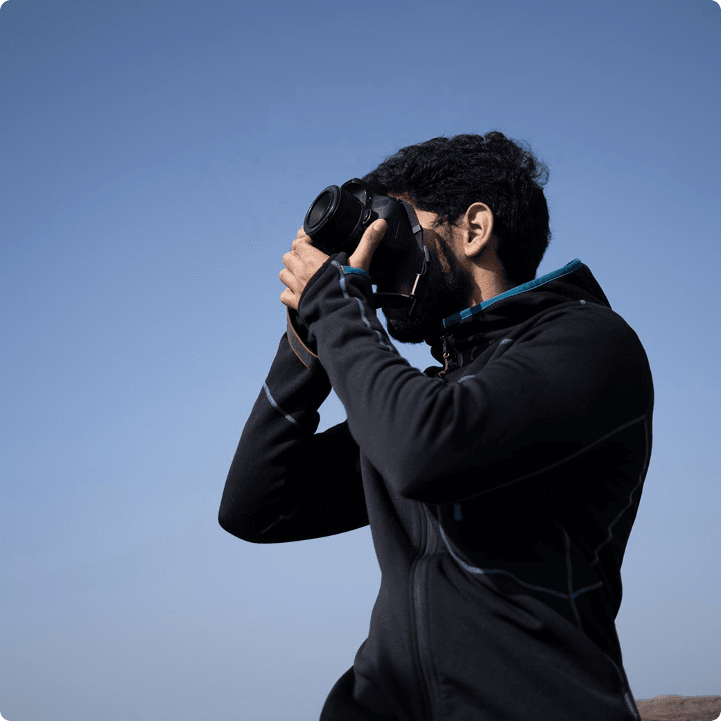 black DSLR camera