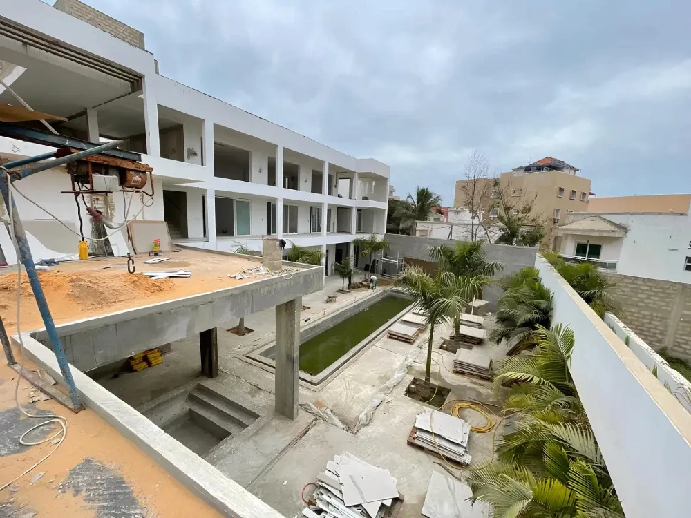 Bâtiment en construction pour une prestation immobilière pour la diaspora sénégalaise et bissau-guinéenne