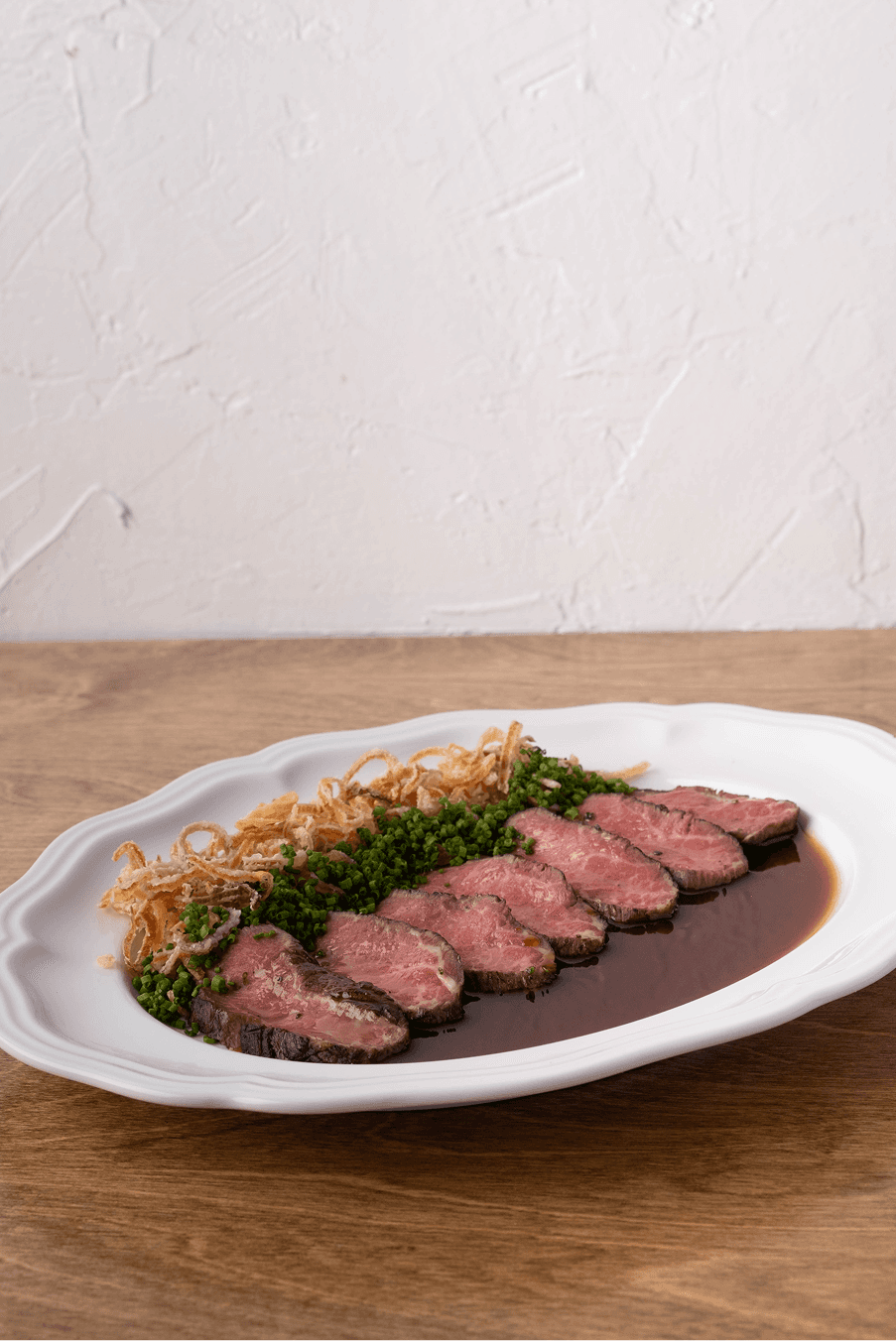 Filet mignon, sauce à l'érable et frites d'échalottes.