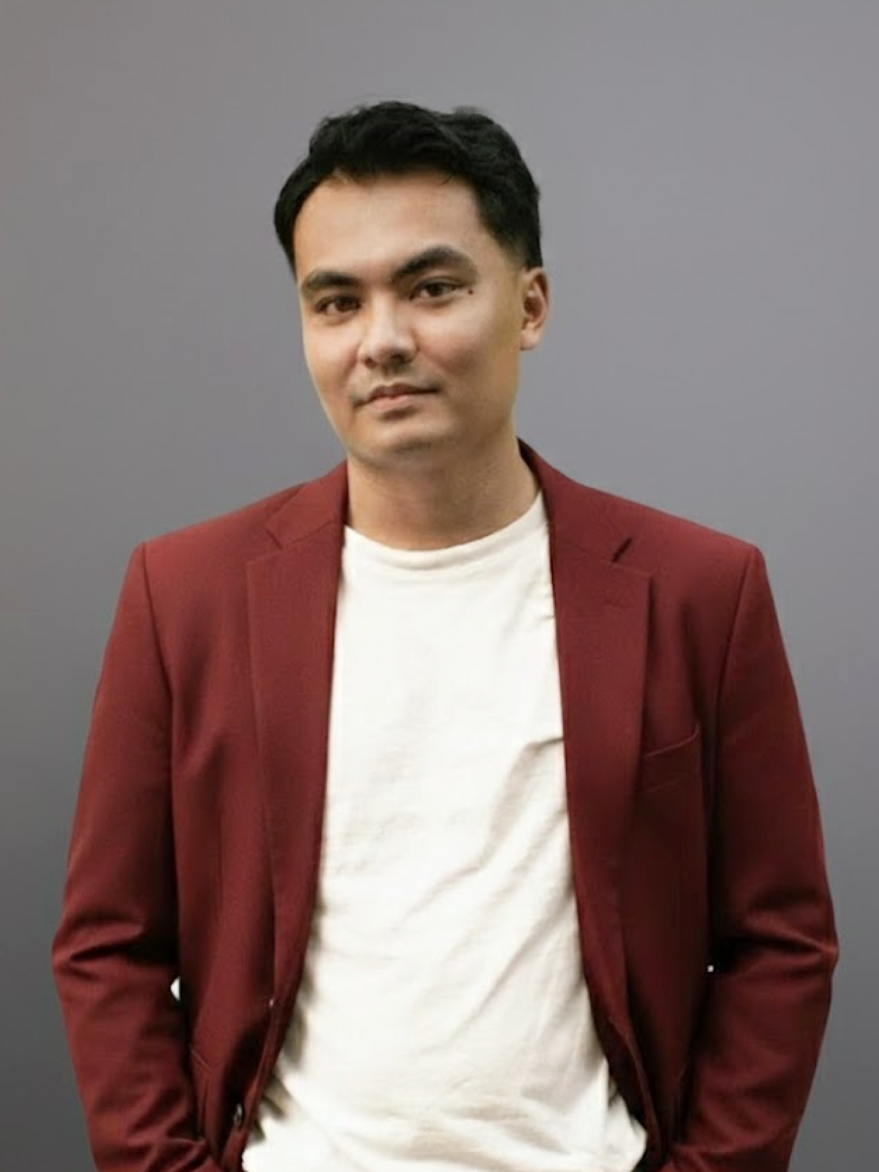 Portrait of a man with glasses and beard