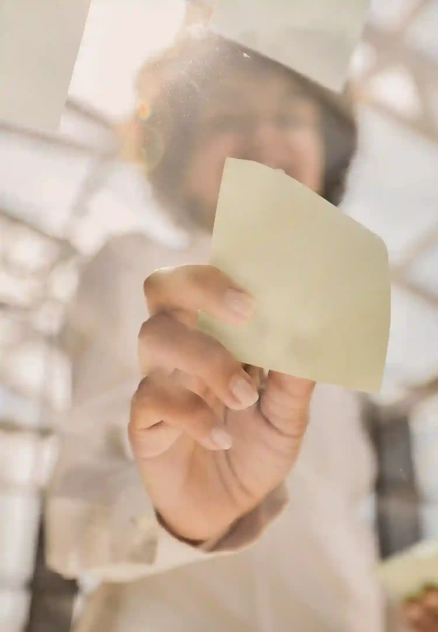 Cameraman van Indall maakt beelden voor een bedrijfsfilm op locatie