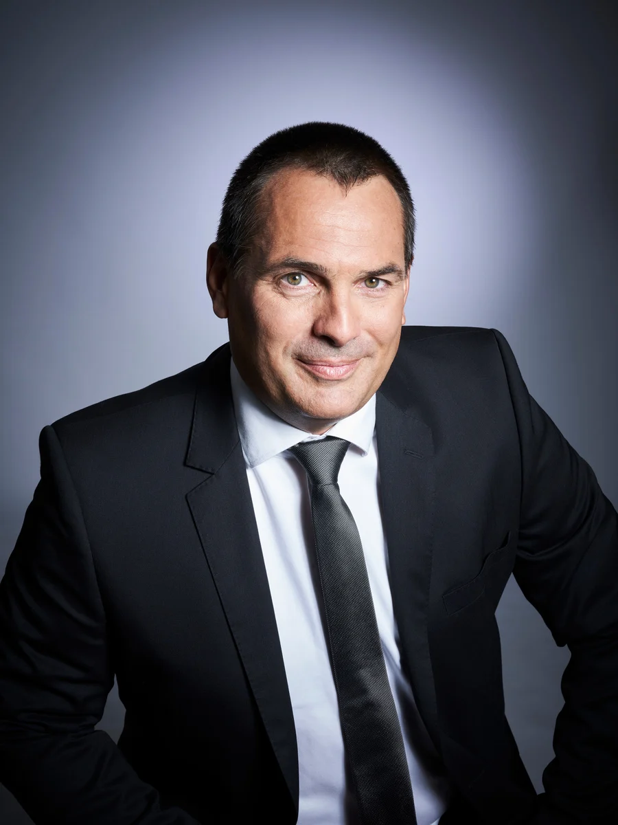 Portrait corporate de dirigeant en costume à Saint-Denis de La Réunion — Photographe David Dijoux