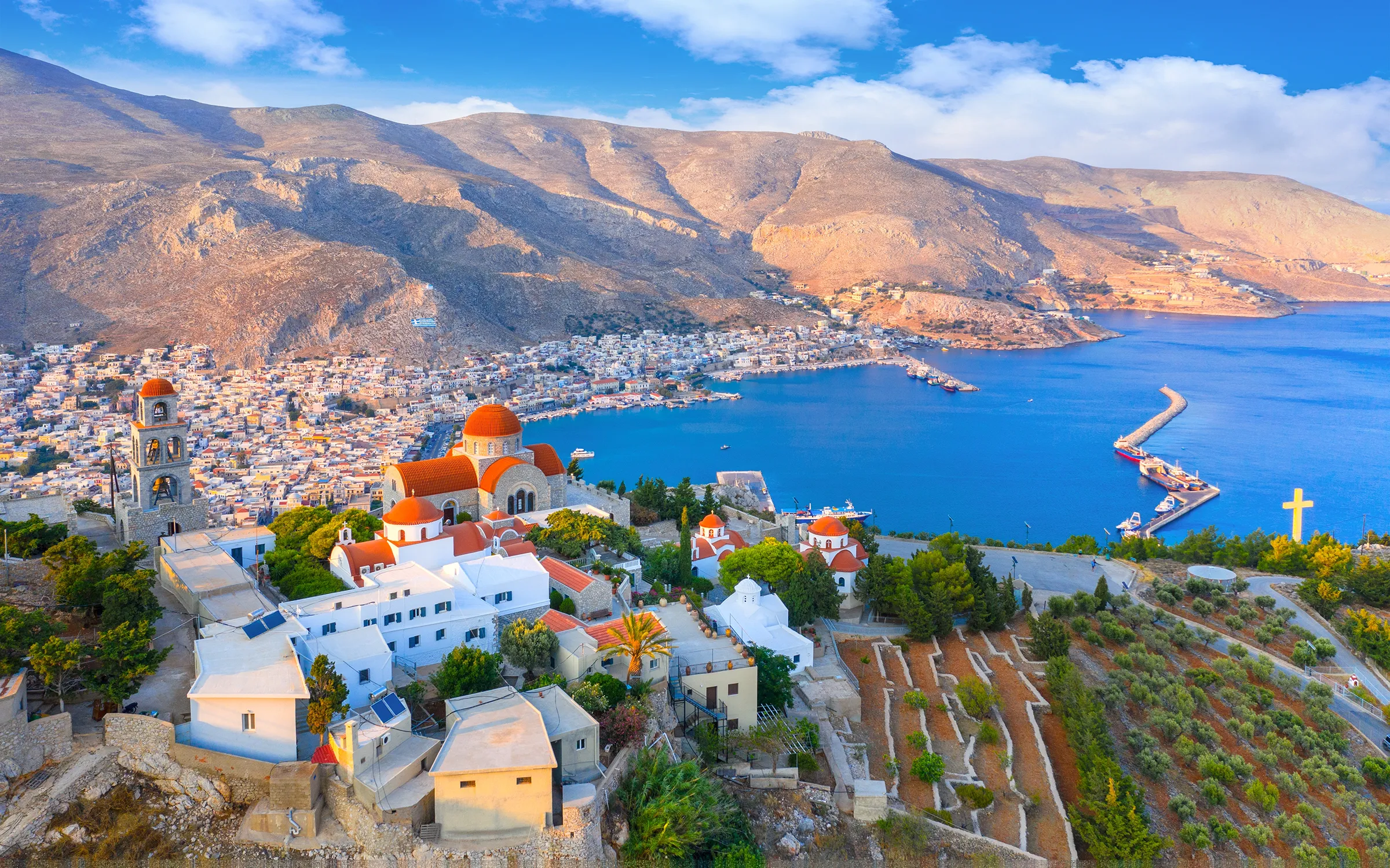 Pothia, hovedstaden på den greske øya Kalymnos | Expa Travel