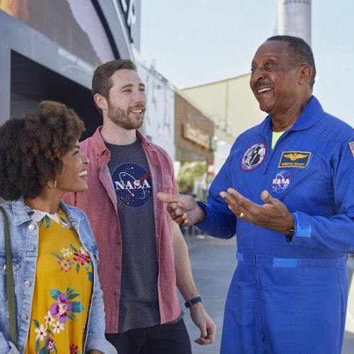 PRATA MED EN ASTRONAUT