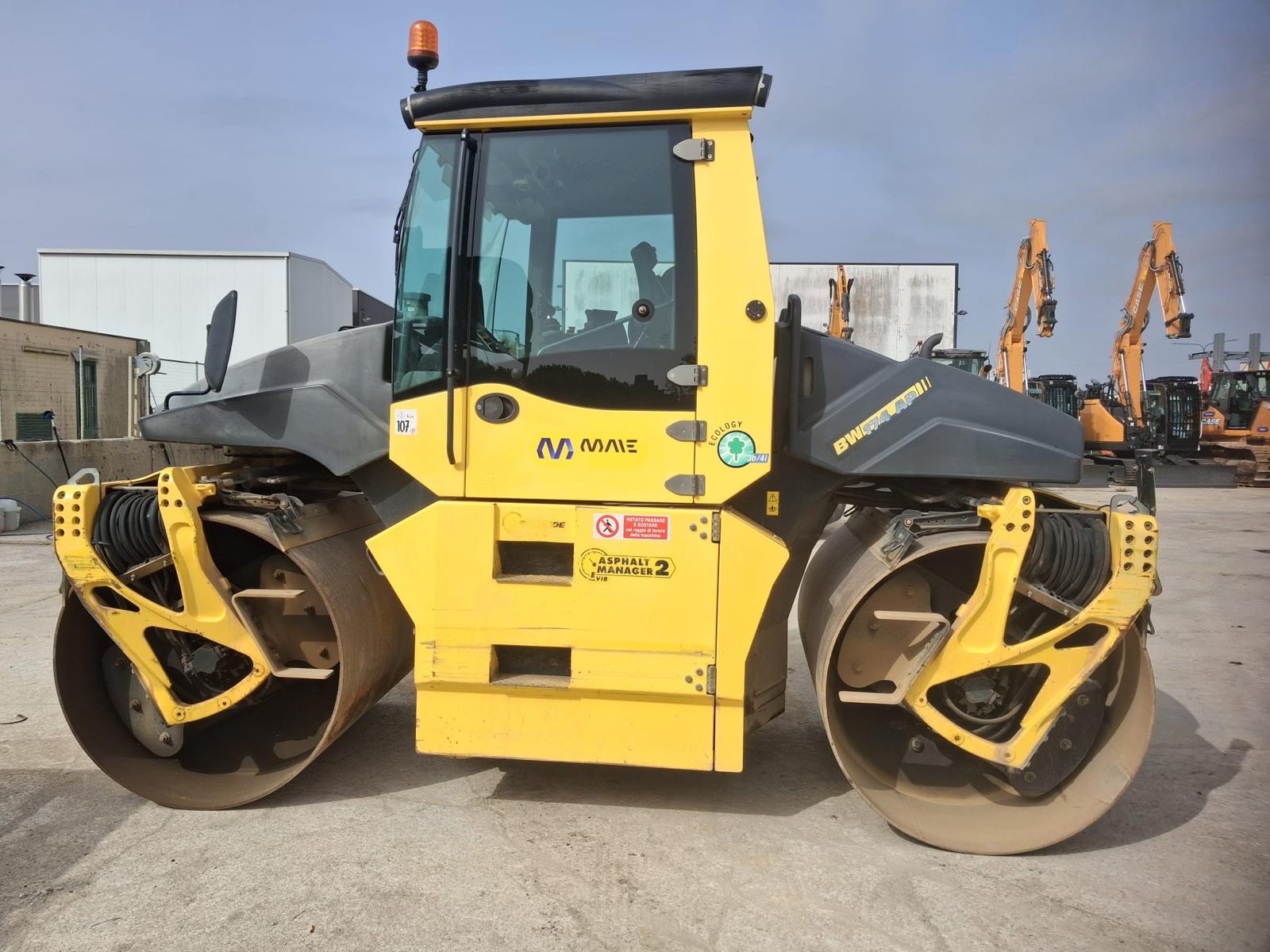 Escavatore Caterpillar usato