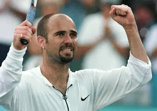 Andre Agassi - łysy.